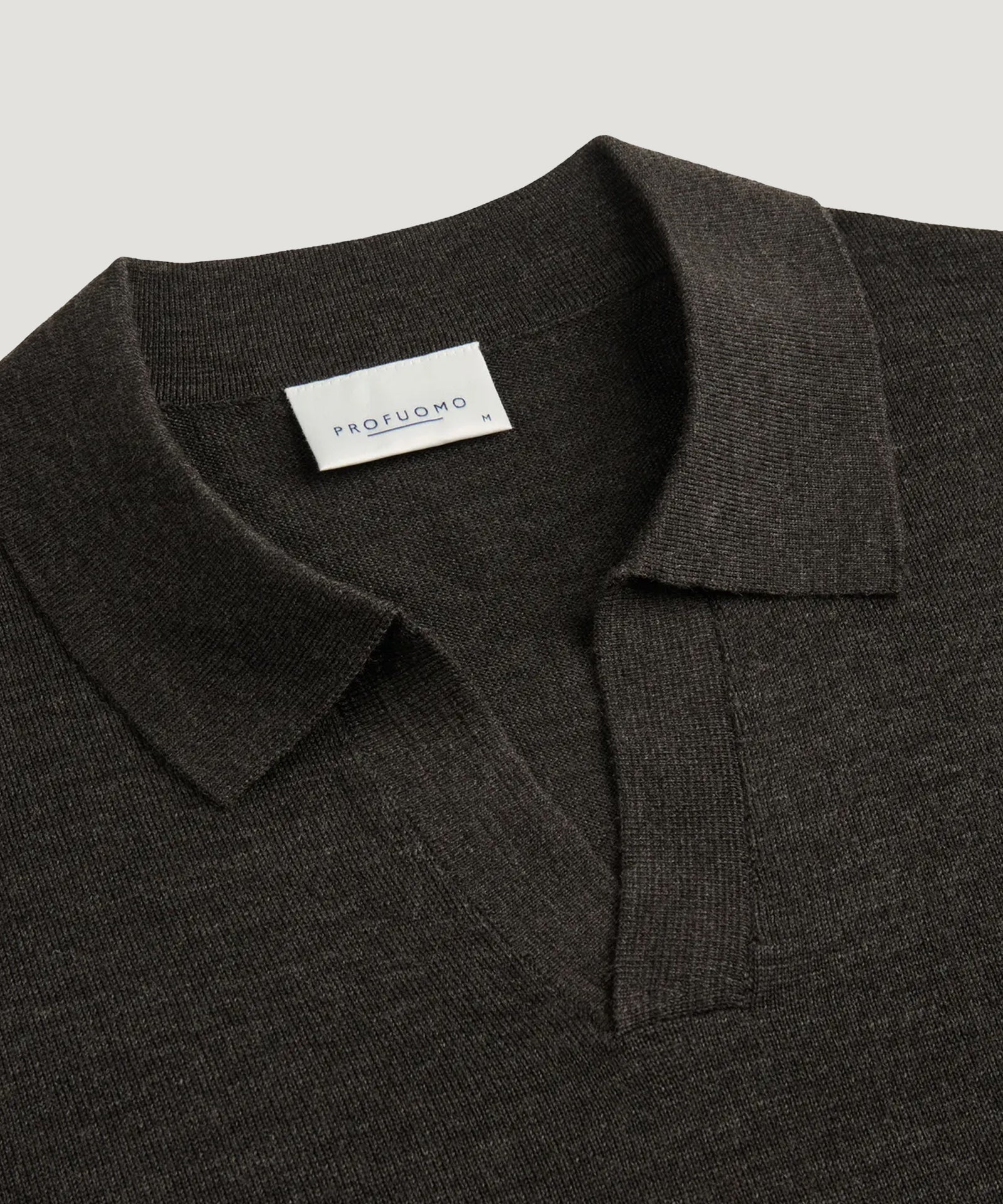 Open collar polo merino donkerbruin