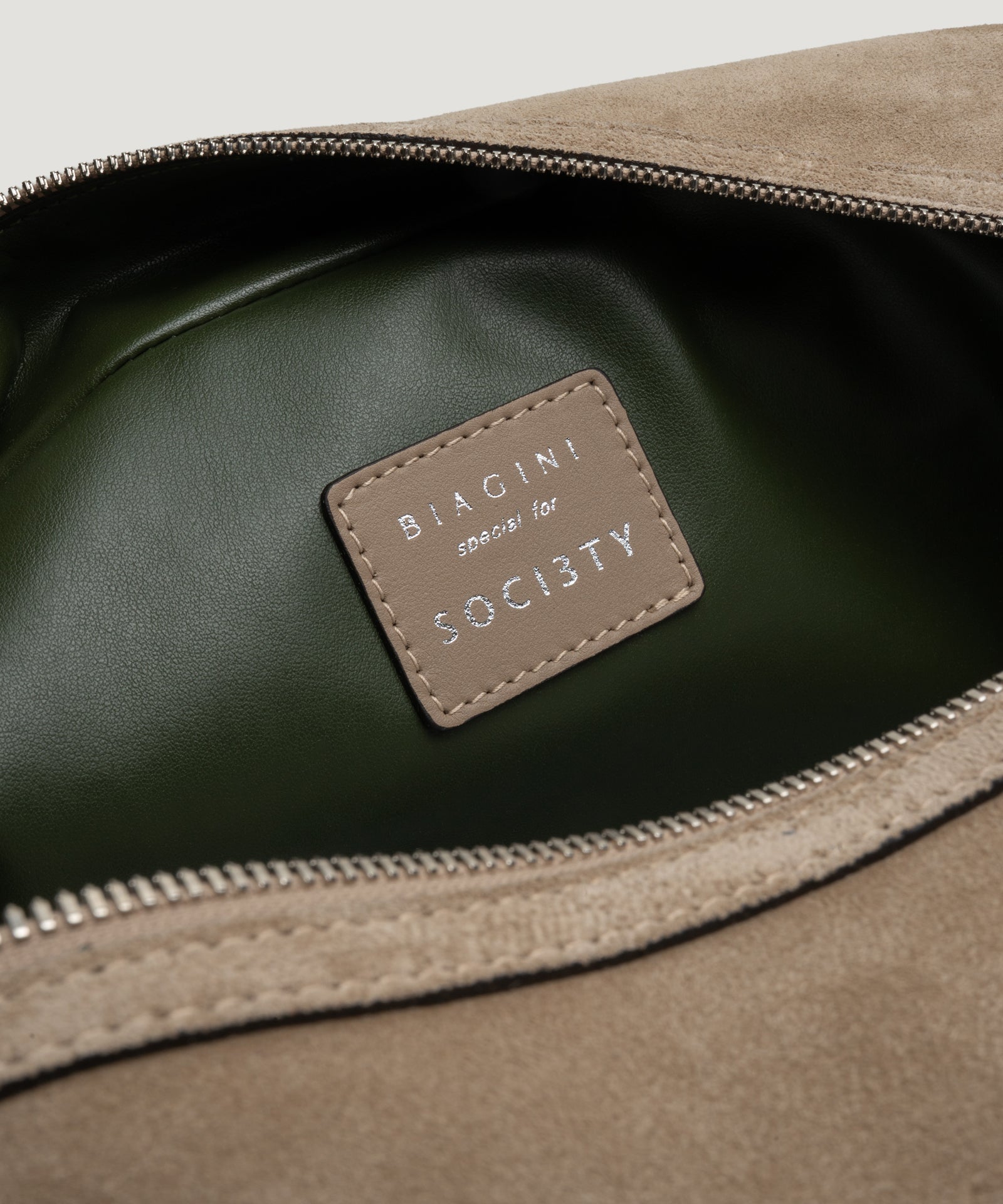 SOCI3TY Limited Fashion Beauty case suède beige - THE SOCIETY SHOP