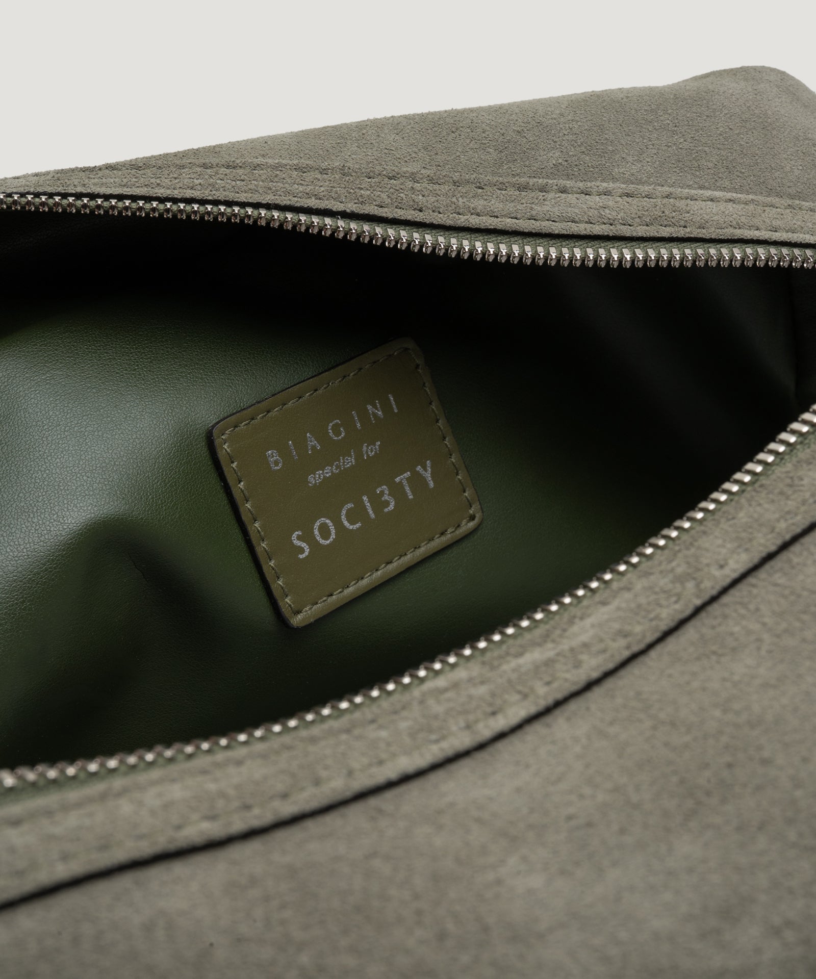 SOCI3TY Limited Fashion Beauty case suède olijfgroen - THE SOCIETY SHOP