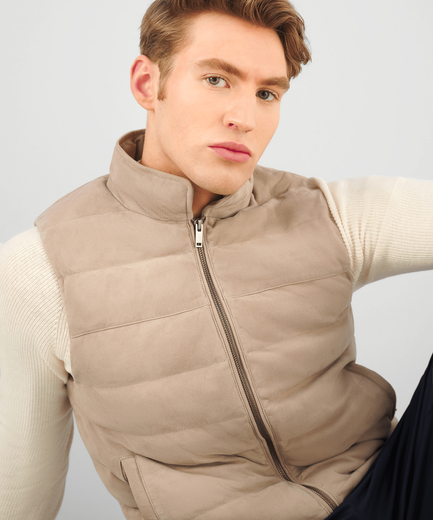 SOCI3TY Bodywarmer lichtbeige suède - The Society Shop