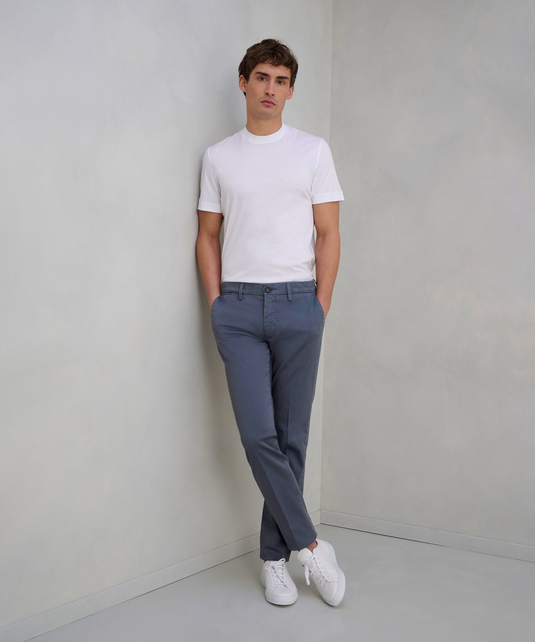 SOCI3TY Chino katoen satin stretch antraciet - The Society Shop