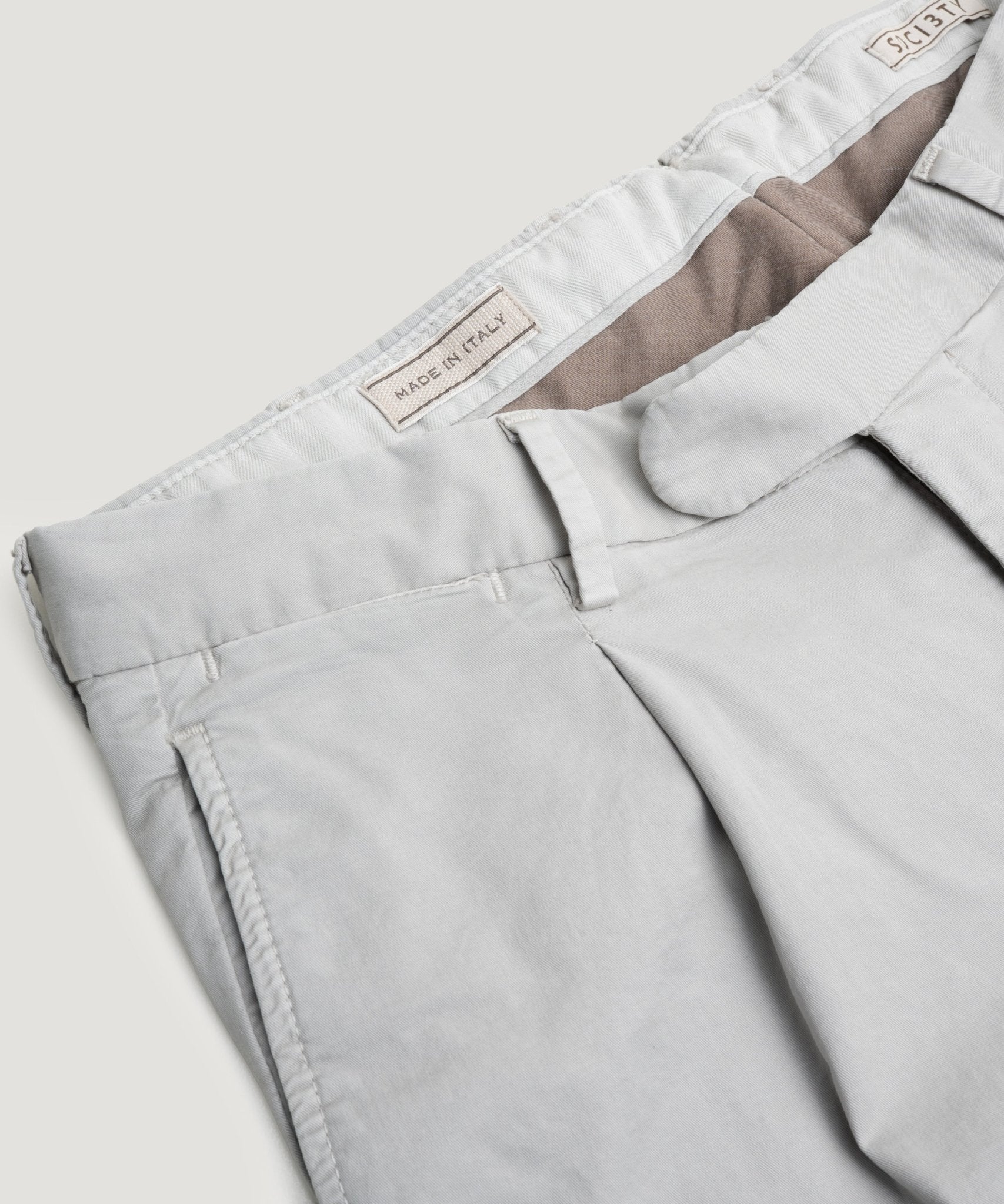 SOCI3TY Limited Fashion Chino slim 1 pleat katoen stretch lichtgrijs - THE SOCIETY SHOP