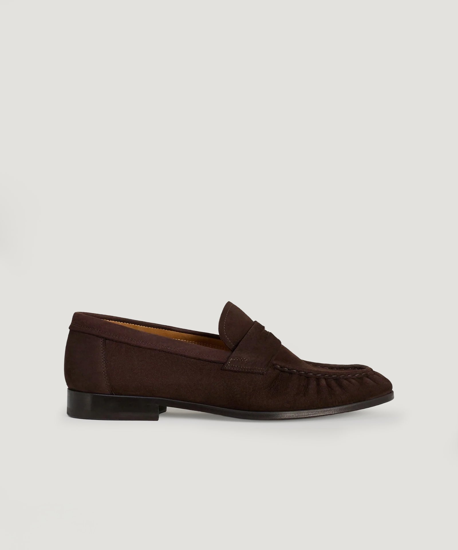 SOCI3TY gathered detail penny loafer suède donkerbruin – THE