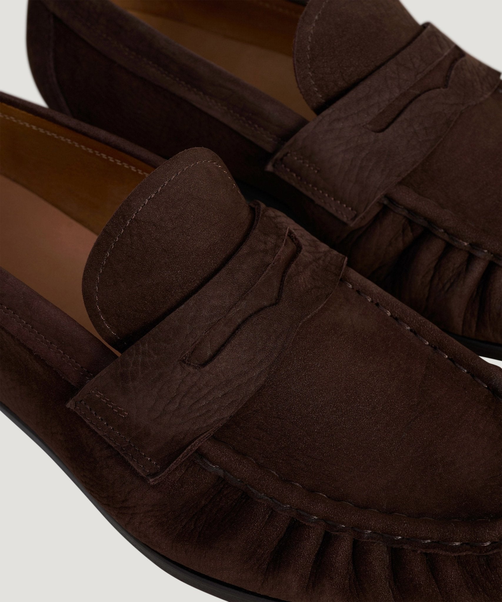 SOCI3TY Gathered detail penny loafer nubuck donkerbruin - THE SOCIETY SHOP
