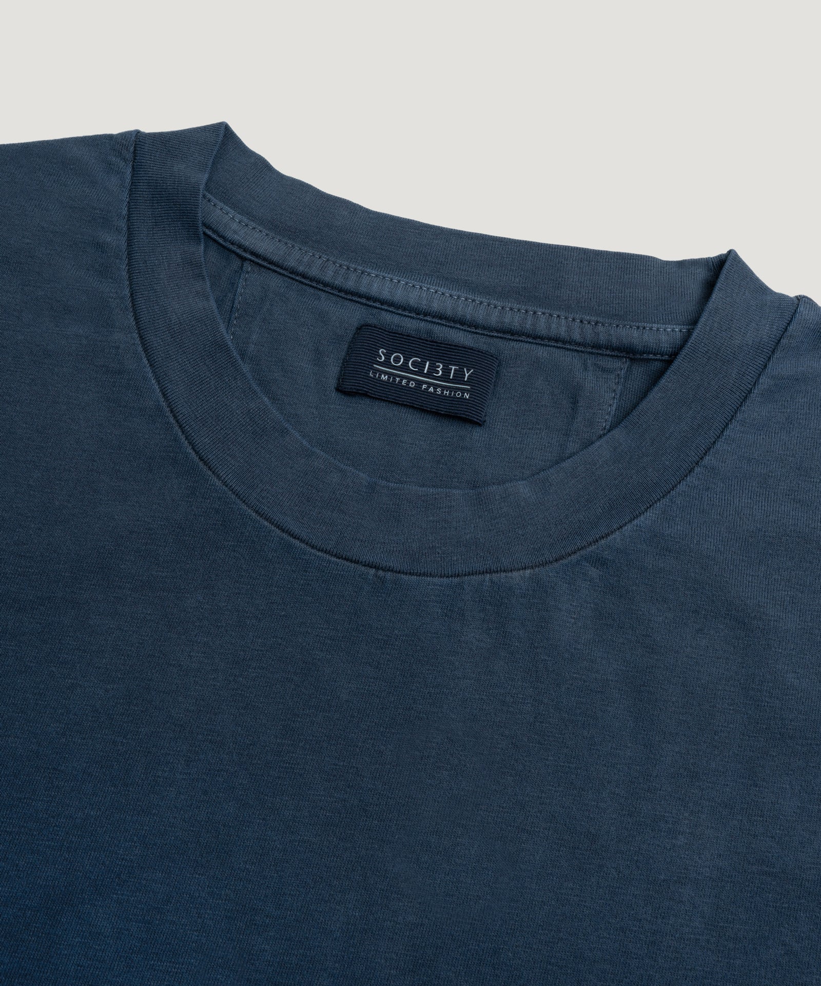 SOCI3TY Luxury Sportswear Jersey T-shirt garment - dyed katoen indigoblauw - THE SOCIETY SHOP