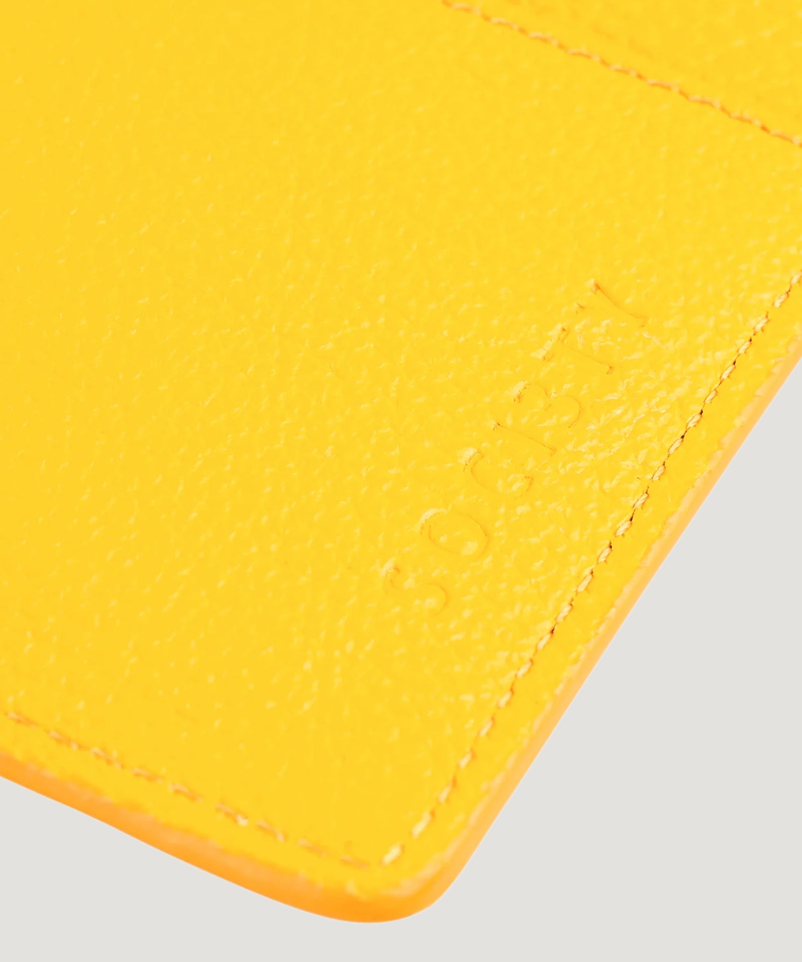 SOCI3TY Paspoorthouder kalfsleer SOCI3TY Yellow - The Society Shop