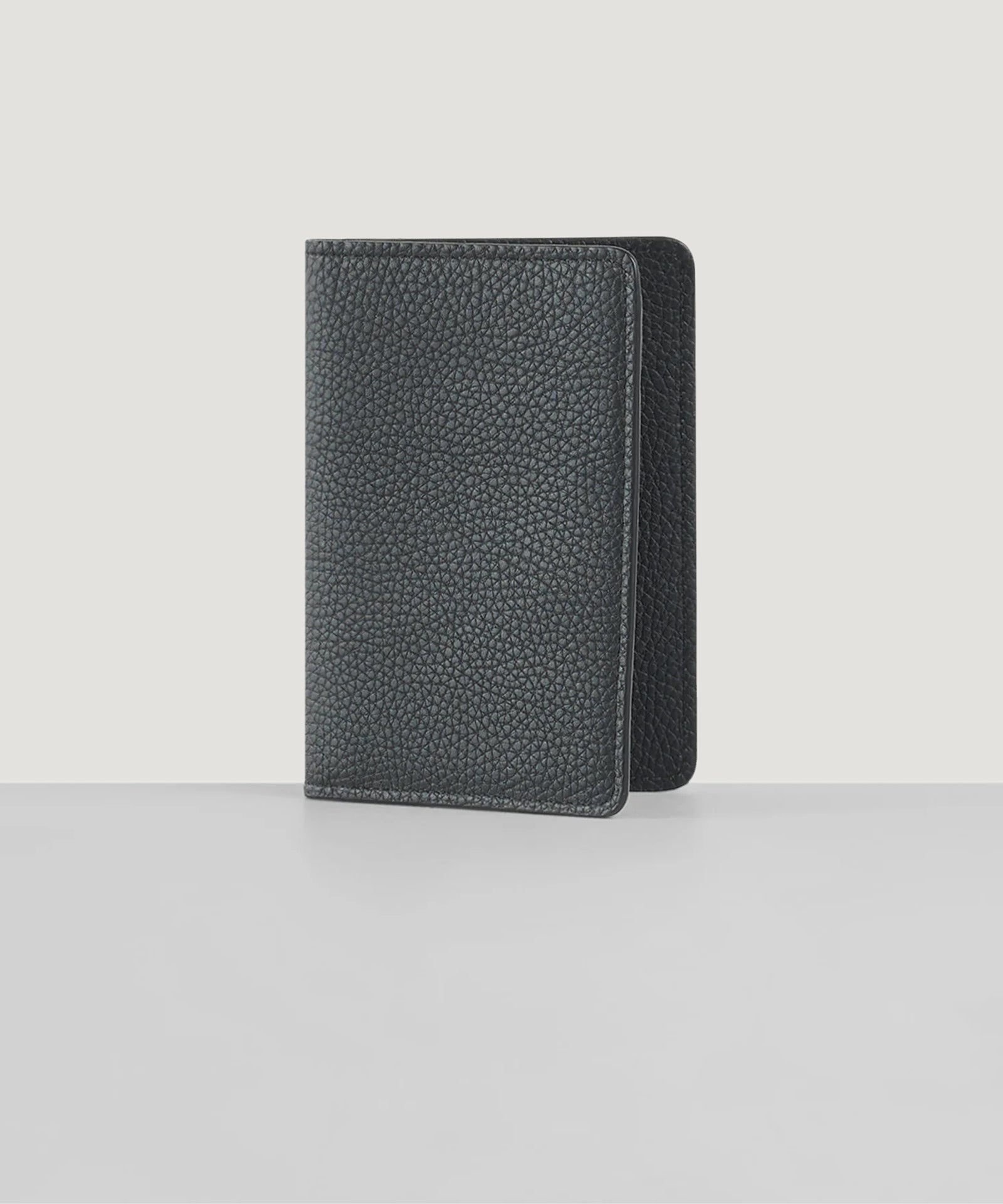 SOCI3TY Paspoorthouder kalfsleer zwart - The Society Shop