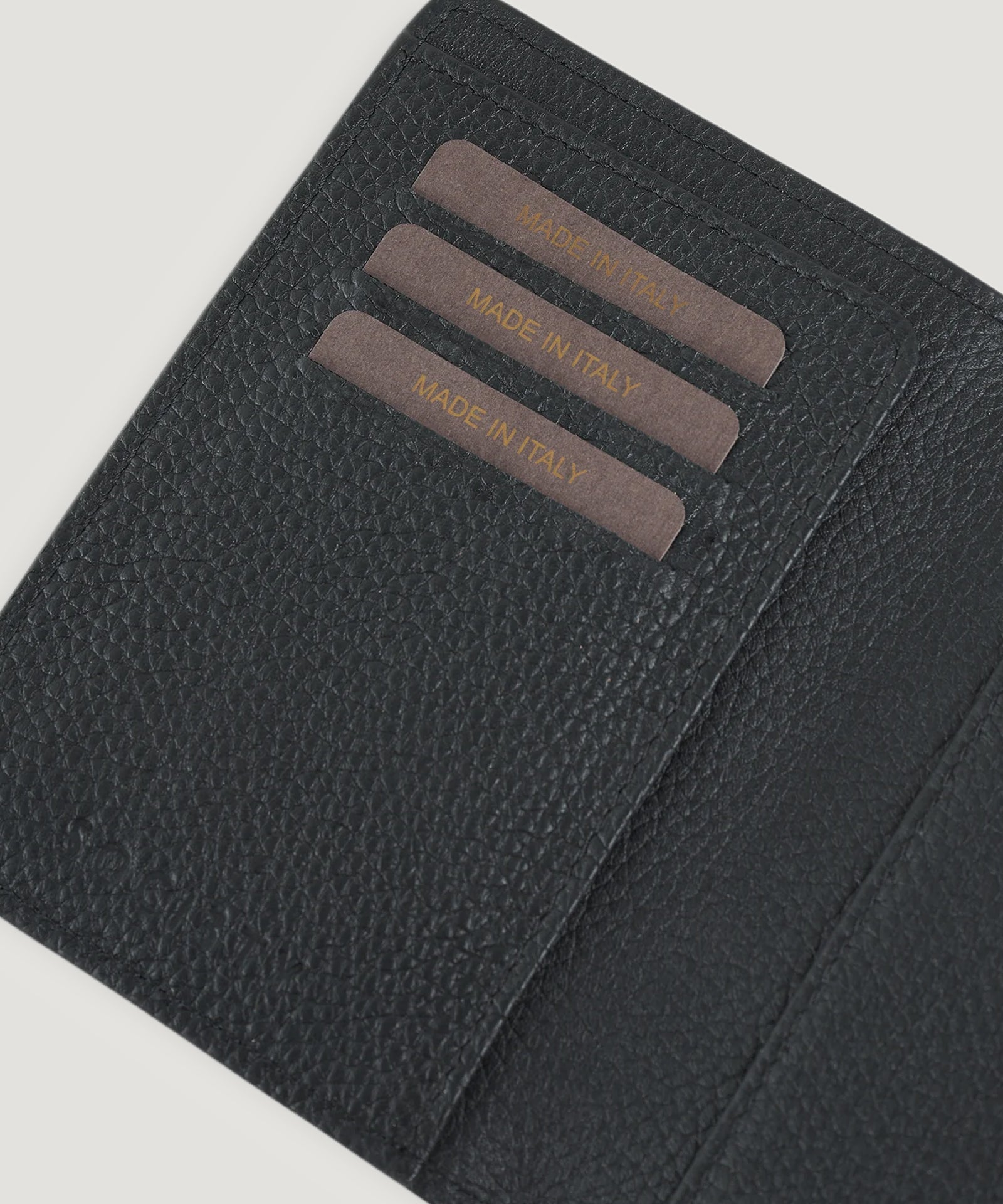 SOCI3TY Paspoorthouder kalfsleer zwart - The Society Shop