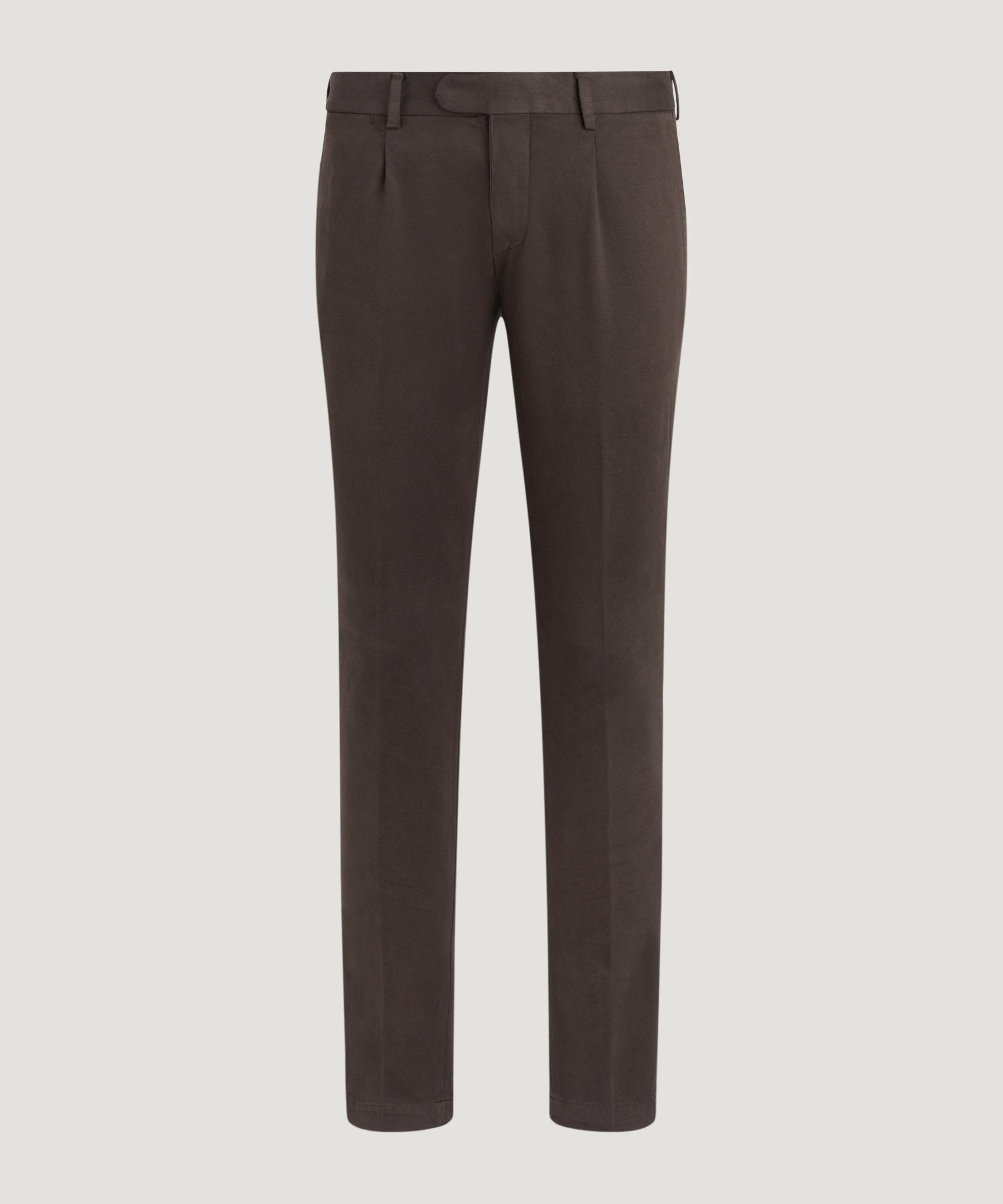 SOCI3TY Pleated pantalon Supima cotton stretch donkerbruin - THE SOCIETY SHOP