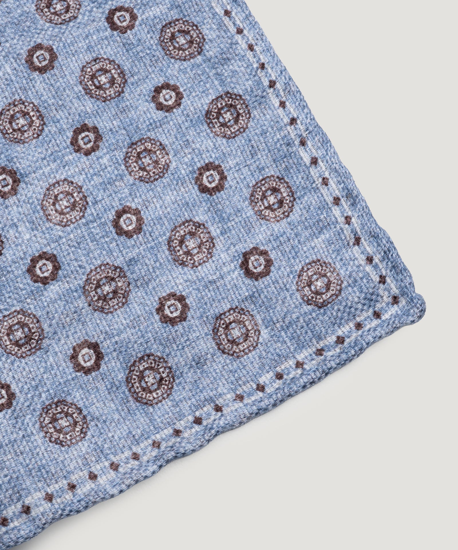 SOCI3TY Handmade Pochet medaillon linnen/zijde lichtblauw - THE SOCIETY SHOP