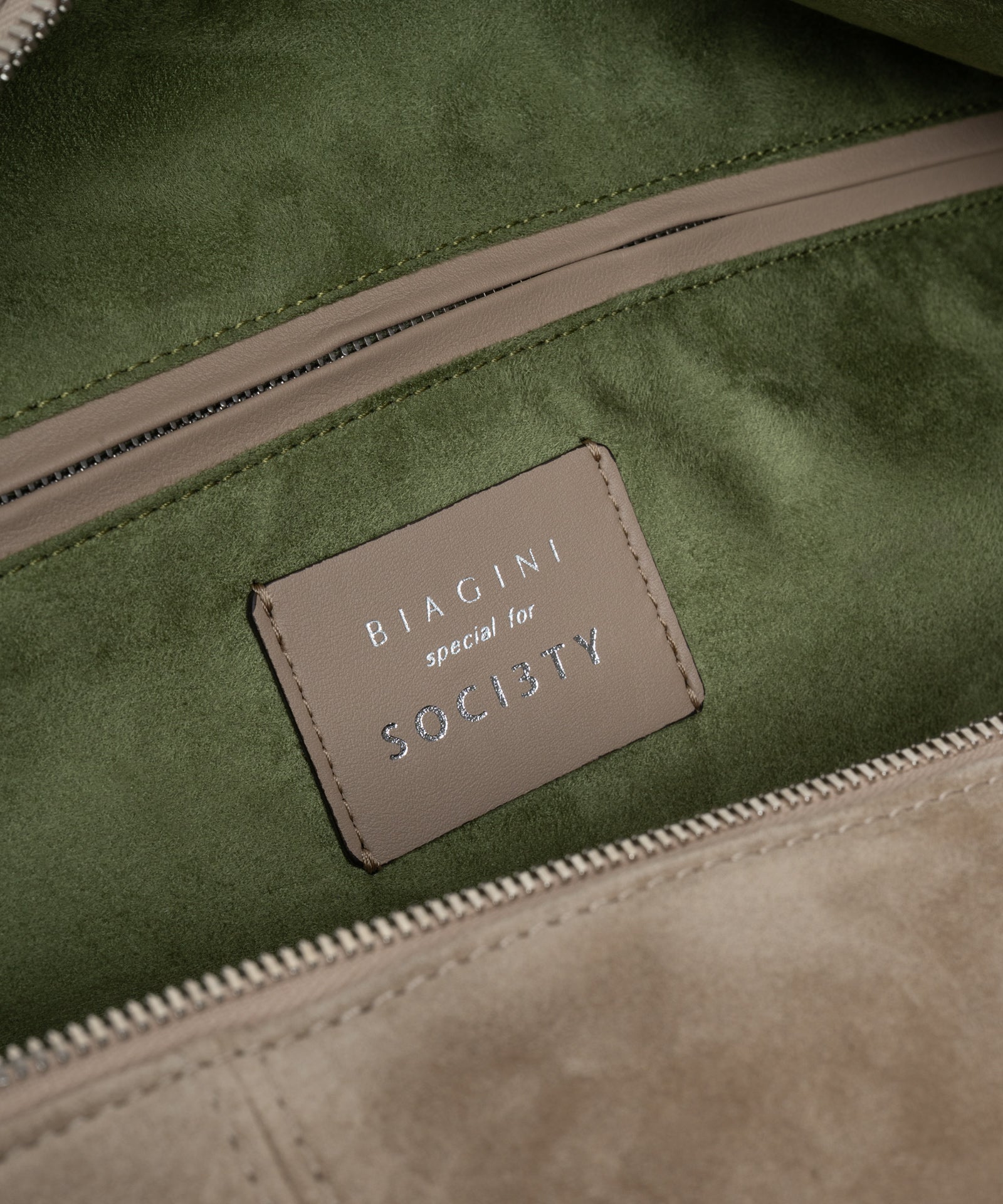SOCI3TY Limited Fashion Soft weekender bag suède beige - THE SOCIETY SHOP