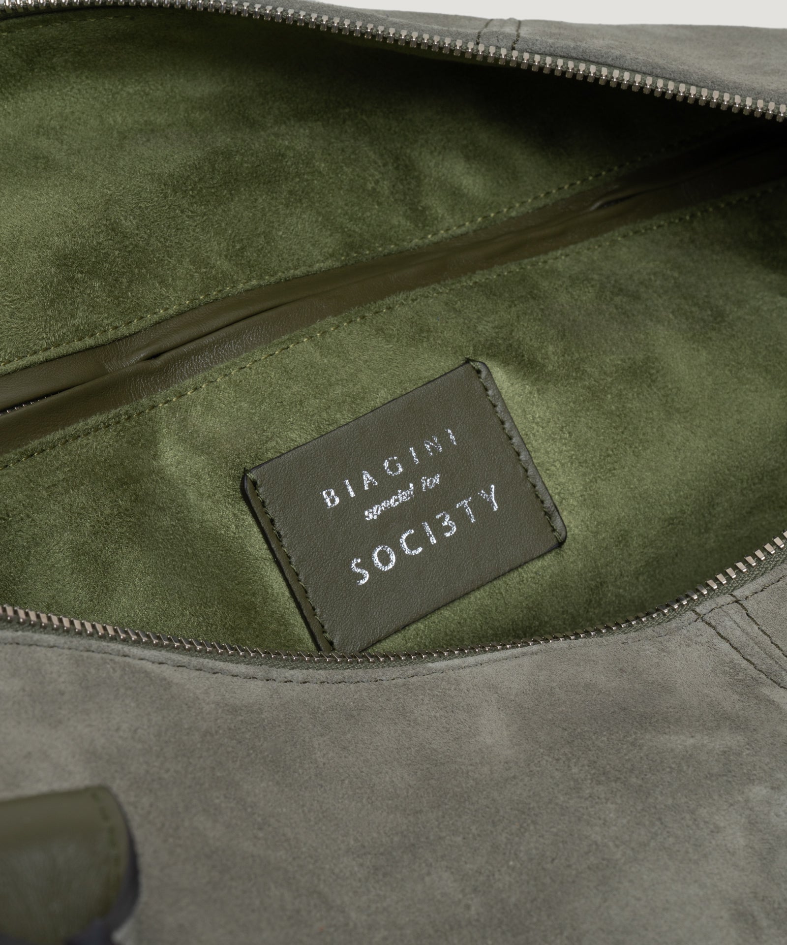 SOCI3TY Limited Fashion Soft weekender bag suède olijfgroen - THE SOCIETY SHOP