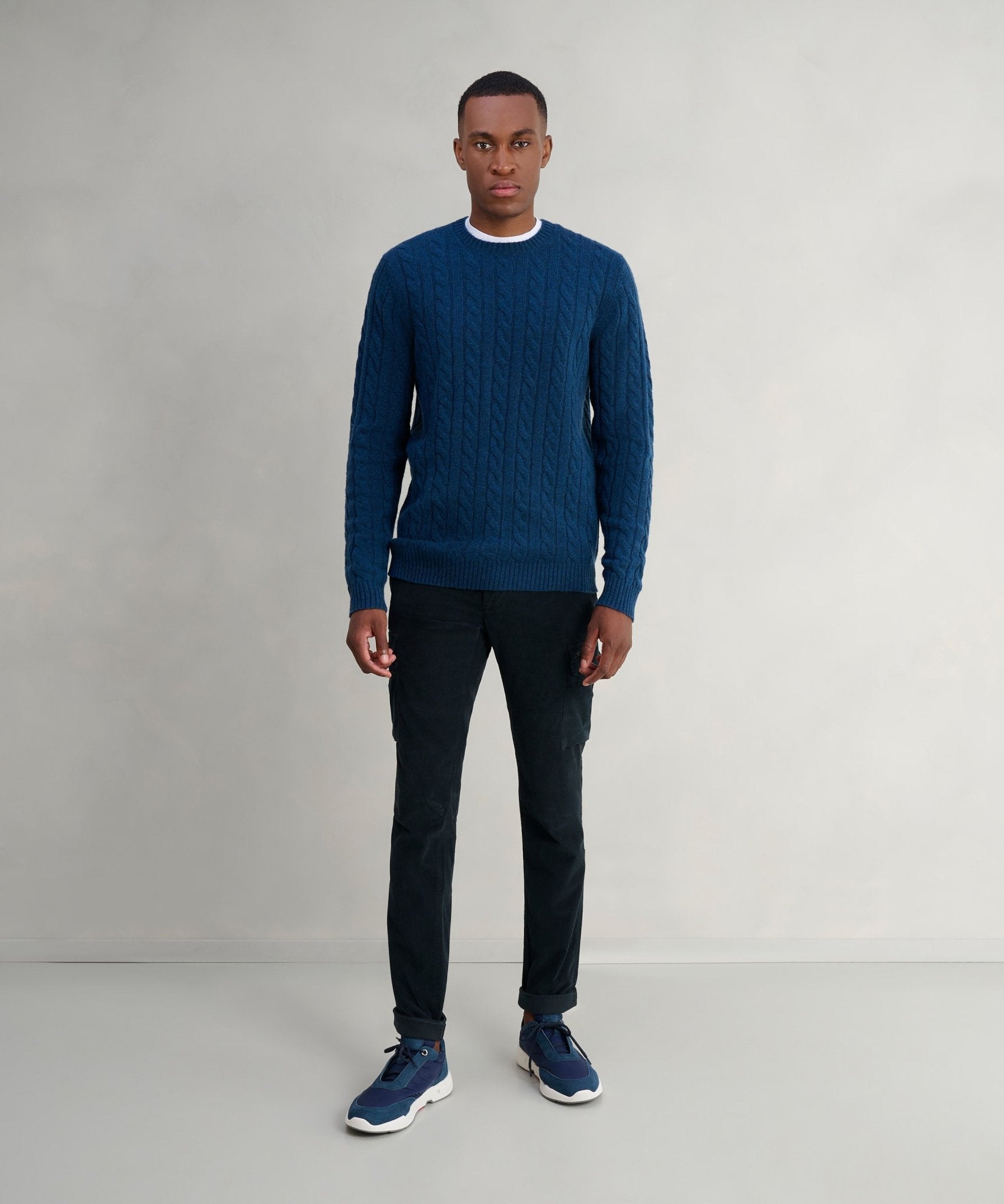 SOCI3TY Trui crewneck cable knit merinowol/kasjmier blauw - The Society Shop