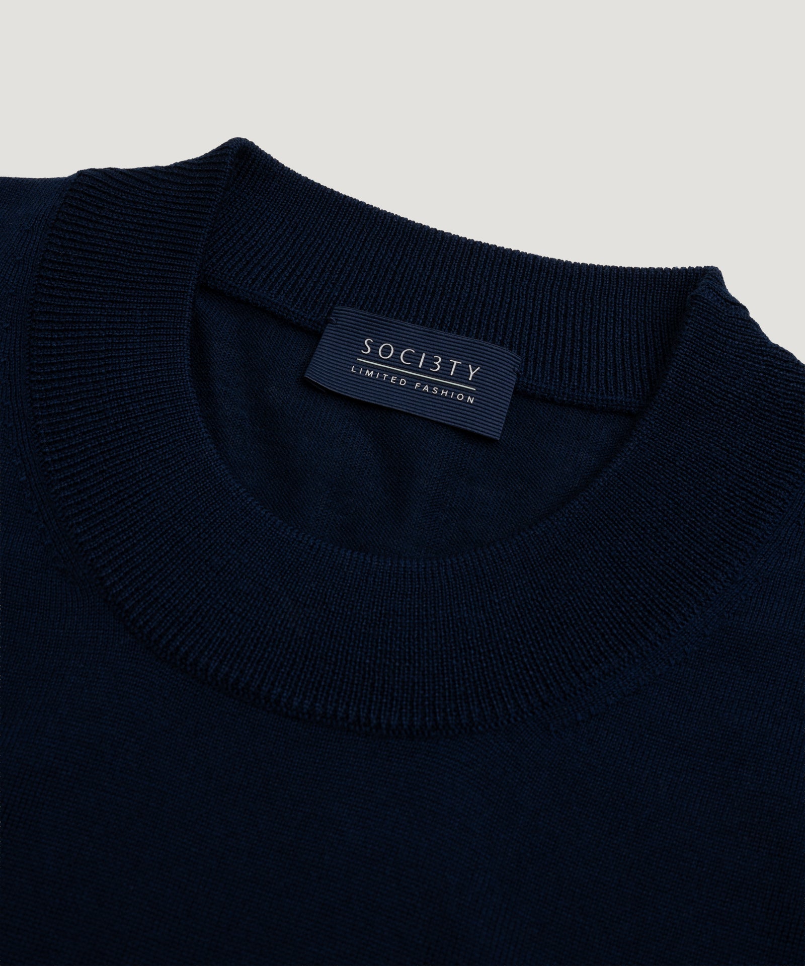 SOCI3TY Limited Fashion Trui crewneck extra fine merino donkerblauw - THE SOCIETY SHOP