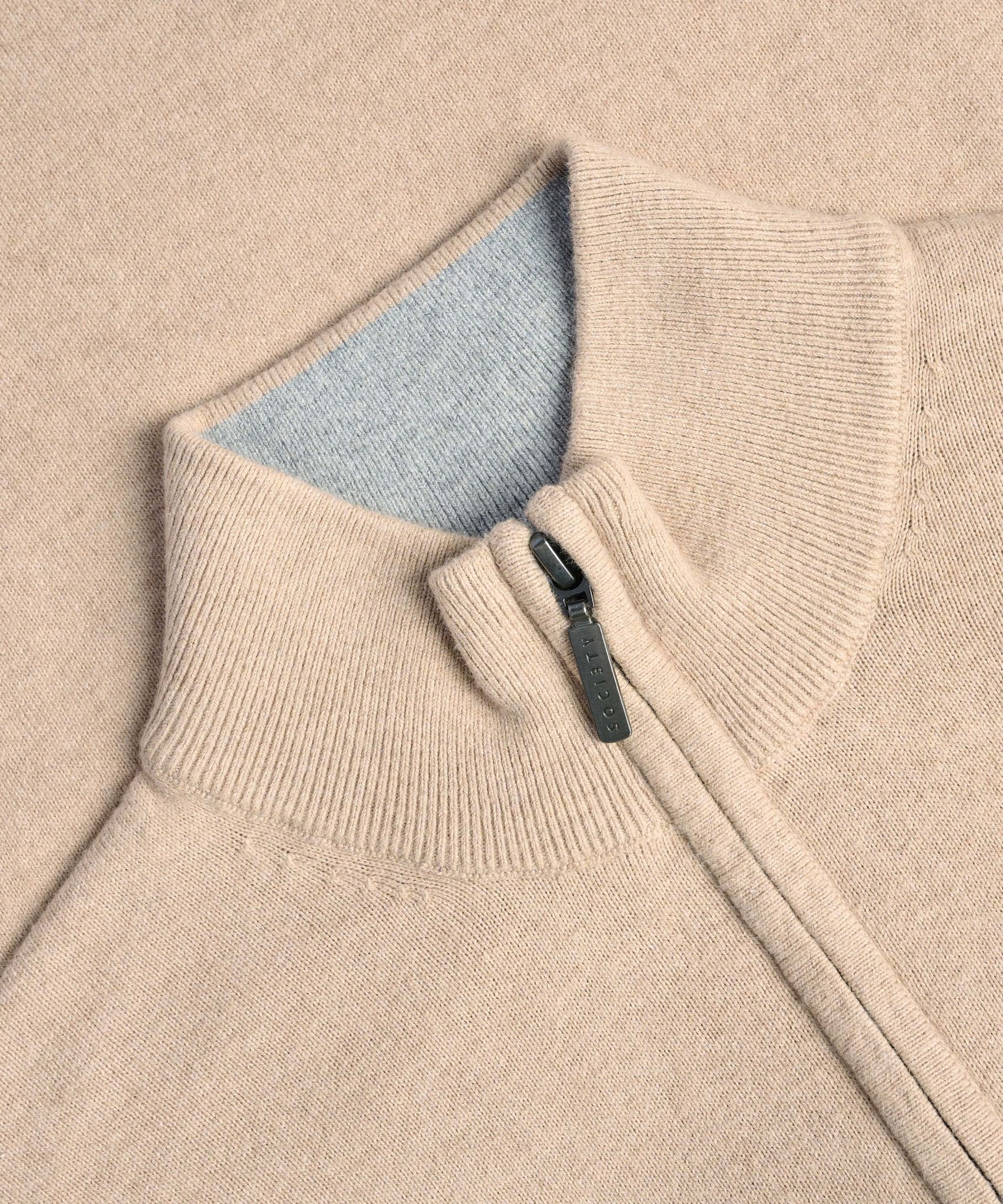 SOCI3TY Limited Trui half - zip Cotton Cashmere lichtbruin - THE SOCIETY SHOP