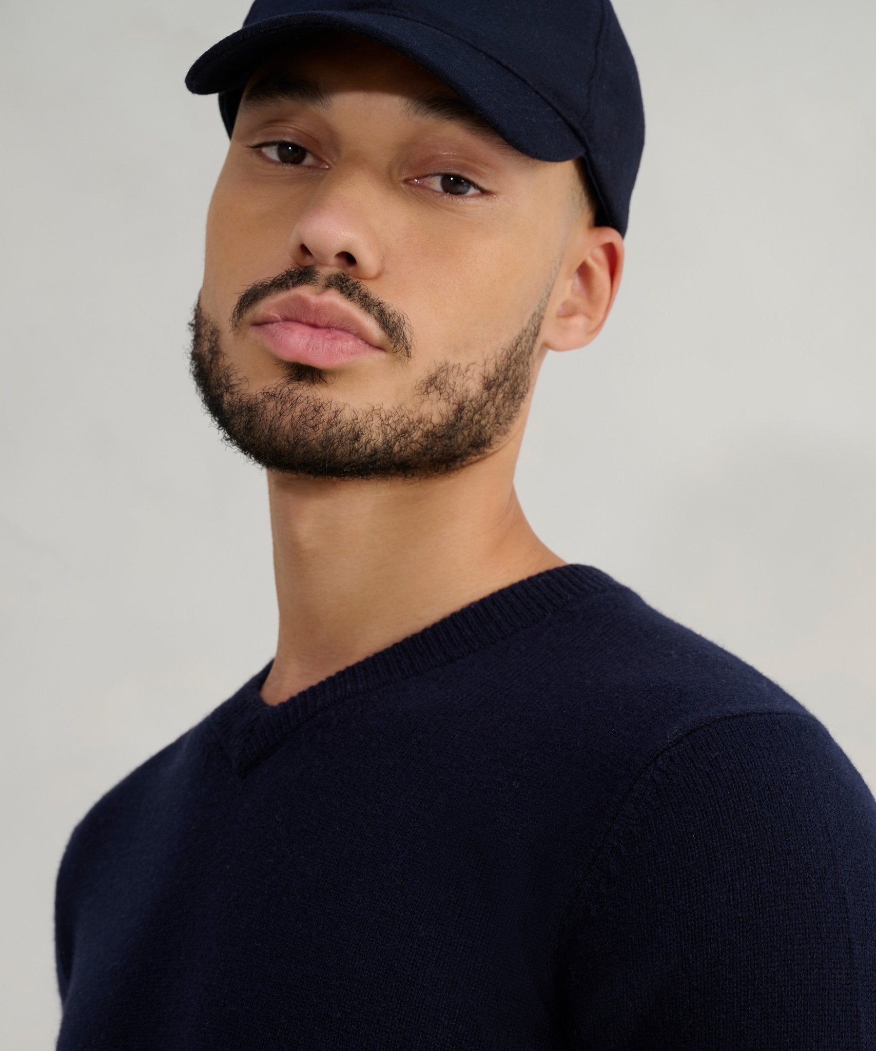SOCI3TY Trui v - neck New England merinowol donkerblauw - The Society Shop