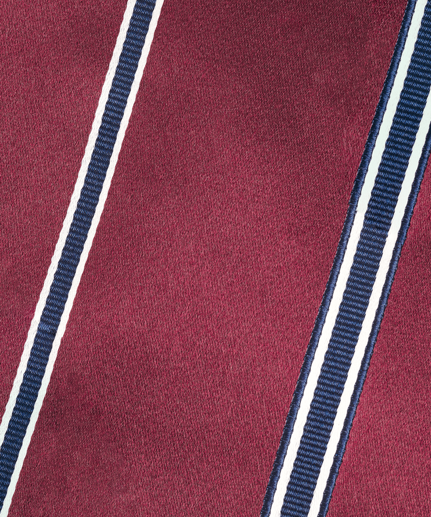 Das zijde bordeauxrood gestreept