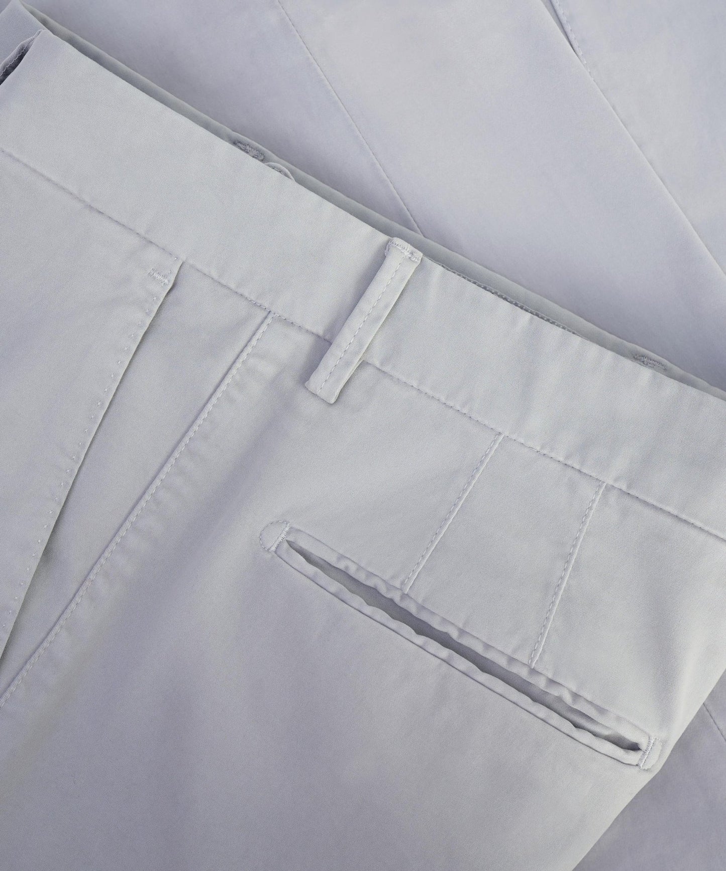 SOCI3TY Chino katoen satin stretch lichtgrijs - The Society Shop