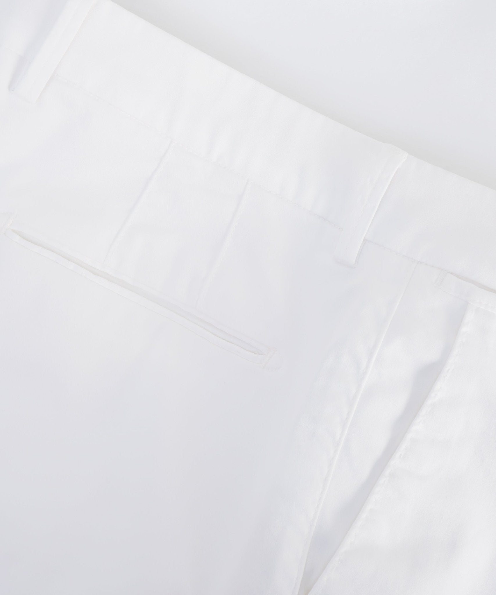 SOCI3TY Chino katoen satin stretch wit - The Society Shop