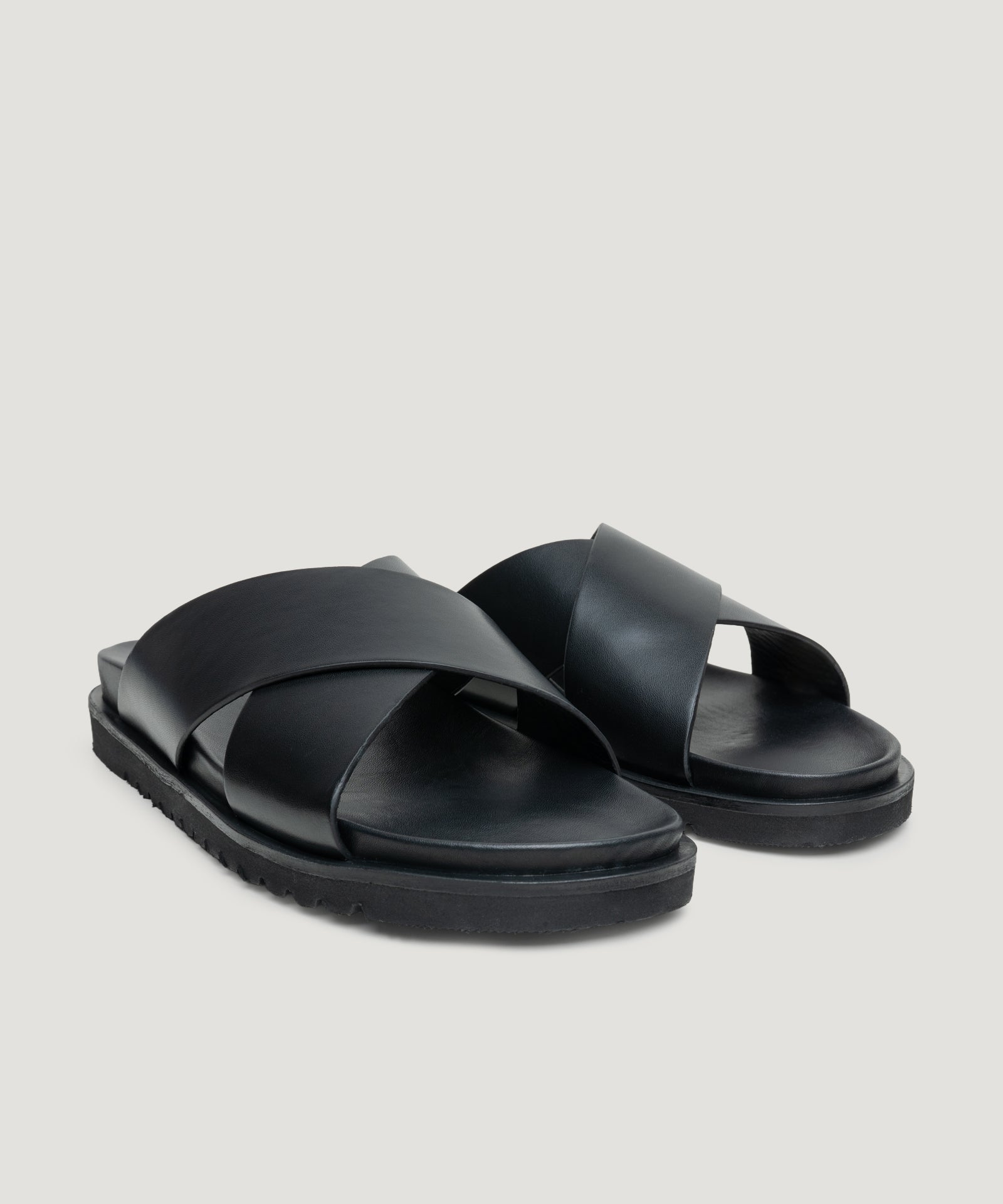 SOCI3TY Limited Fashion Cross slipper kalfsleer zwart - THE SOCIETY SHOP