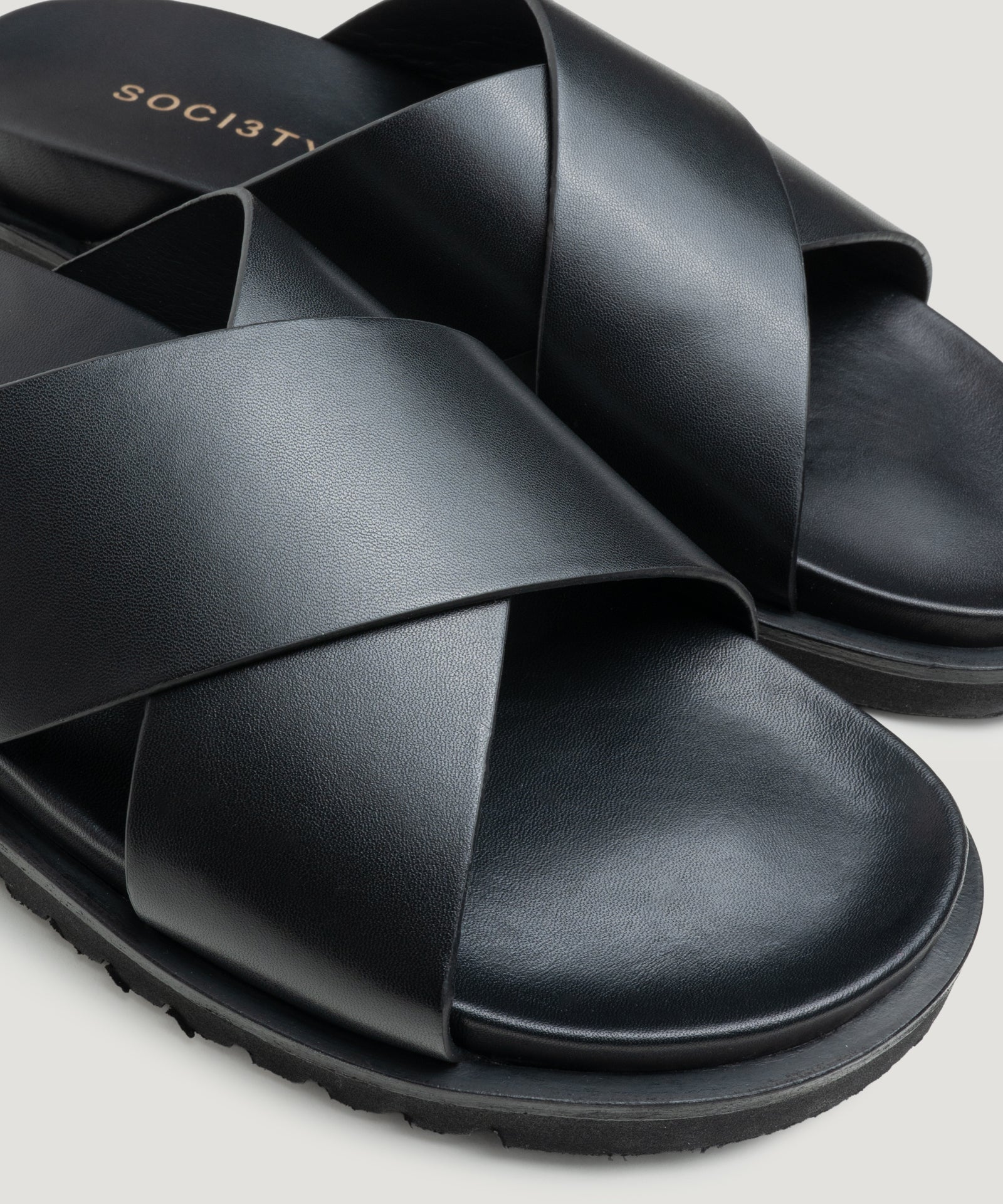 SOCI3TY Limited Fashion Cross slipper kalfsleer zwart - THE SOCIETY SHOP