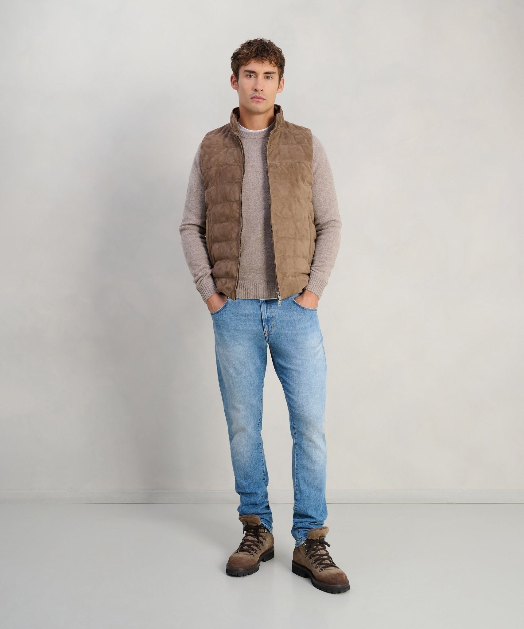 SOCI3TY Limited Gewatteerde bodywarmer suède bruin - THE SOCIETY SHOP