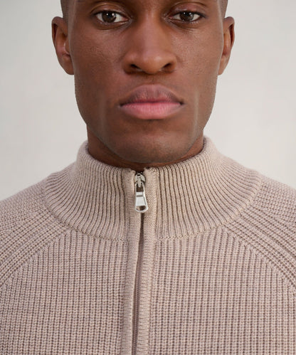 SOCI3TY Grofgebreide trui half - zip merinowol beige - The Society Shop