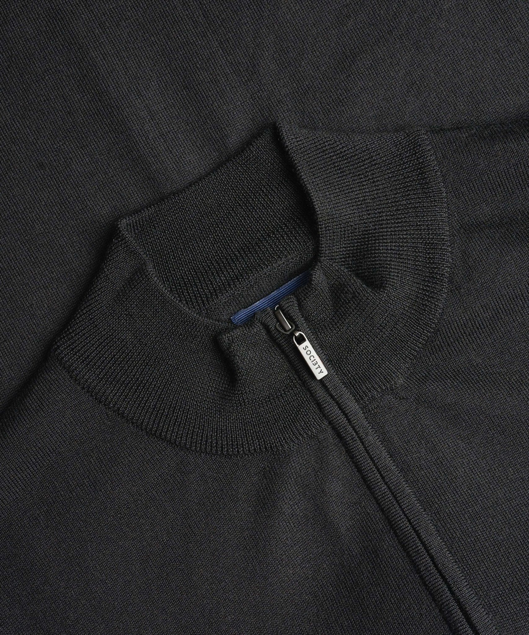 SOCI3TY Limited Fashion Half - zip trui fine merino zwart - THE SOCIETY SHOP