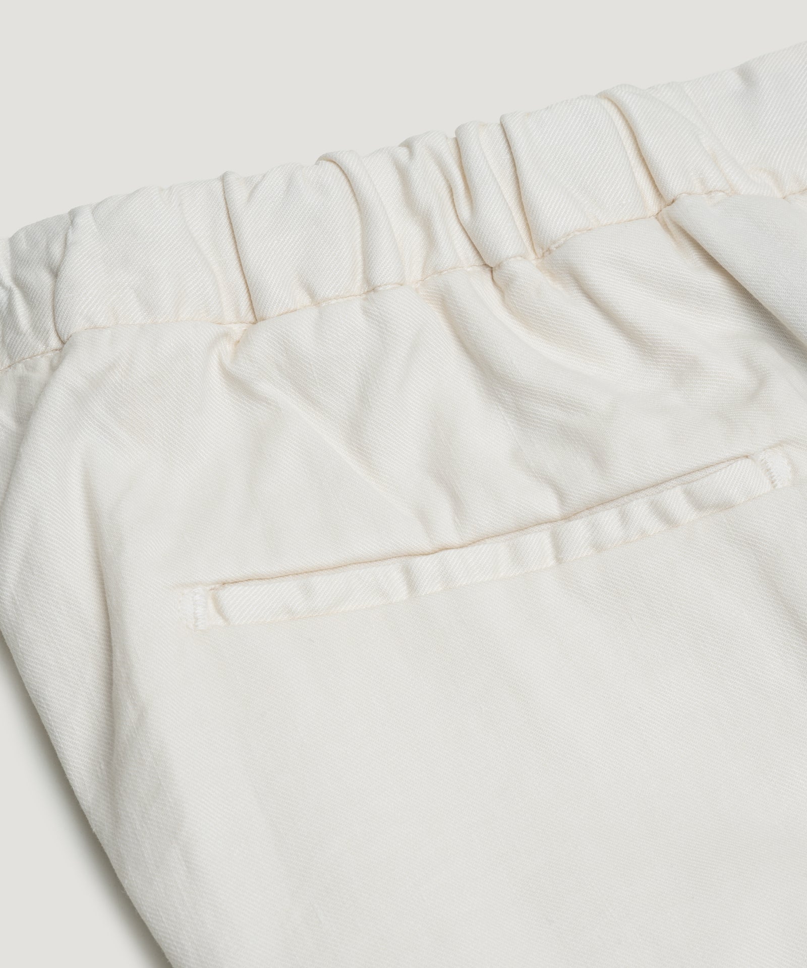 SOCI3TY Limited Fashion Pleated bermuda shorts linnen/katoen stretch off - white - THE SOCIETY SHOP