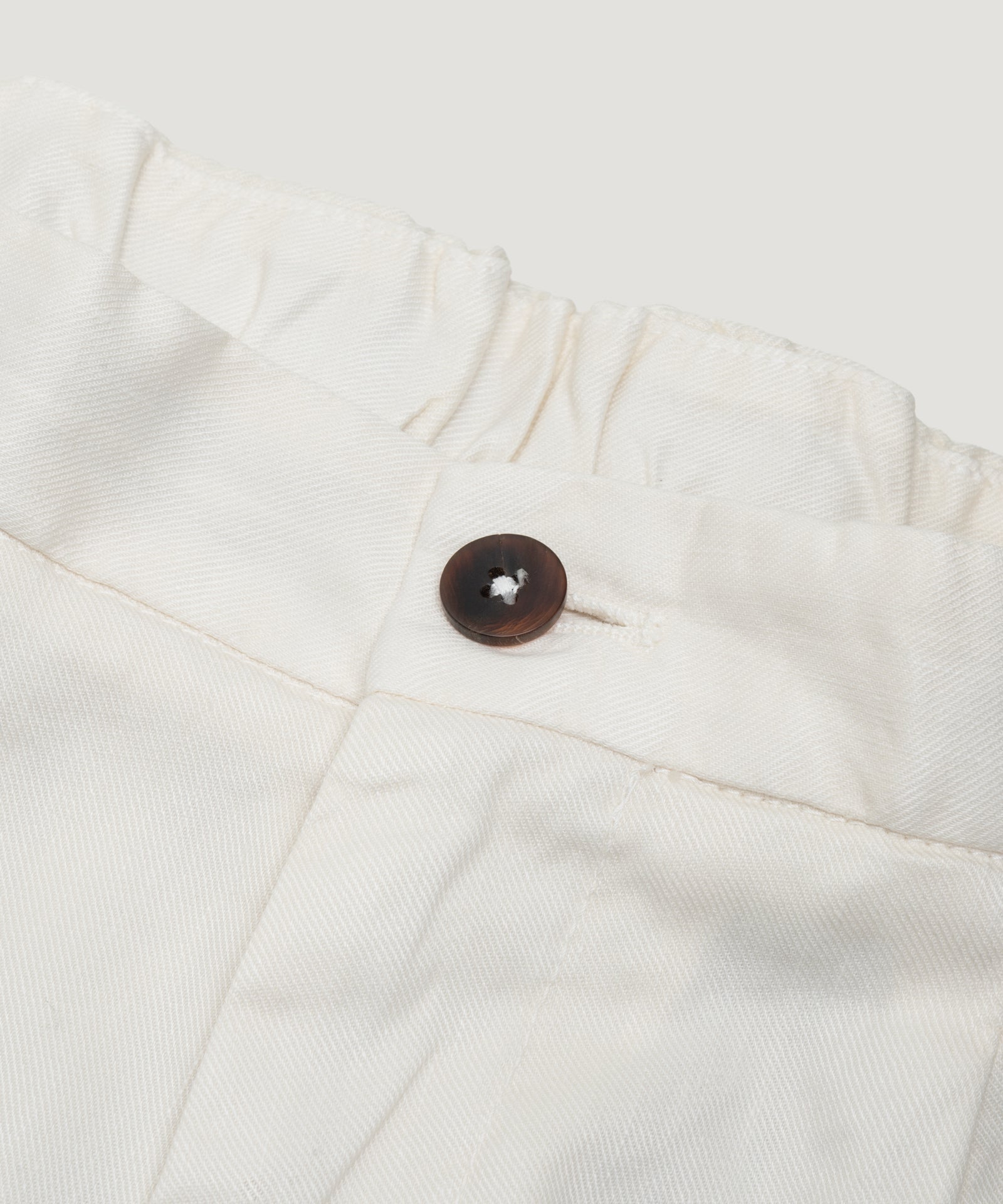 SOCI3TY Limited Fashion Pleated bermuda shorts linnen/katoen stretch off - white - THE SOCIETY SHOP