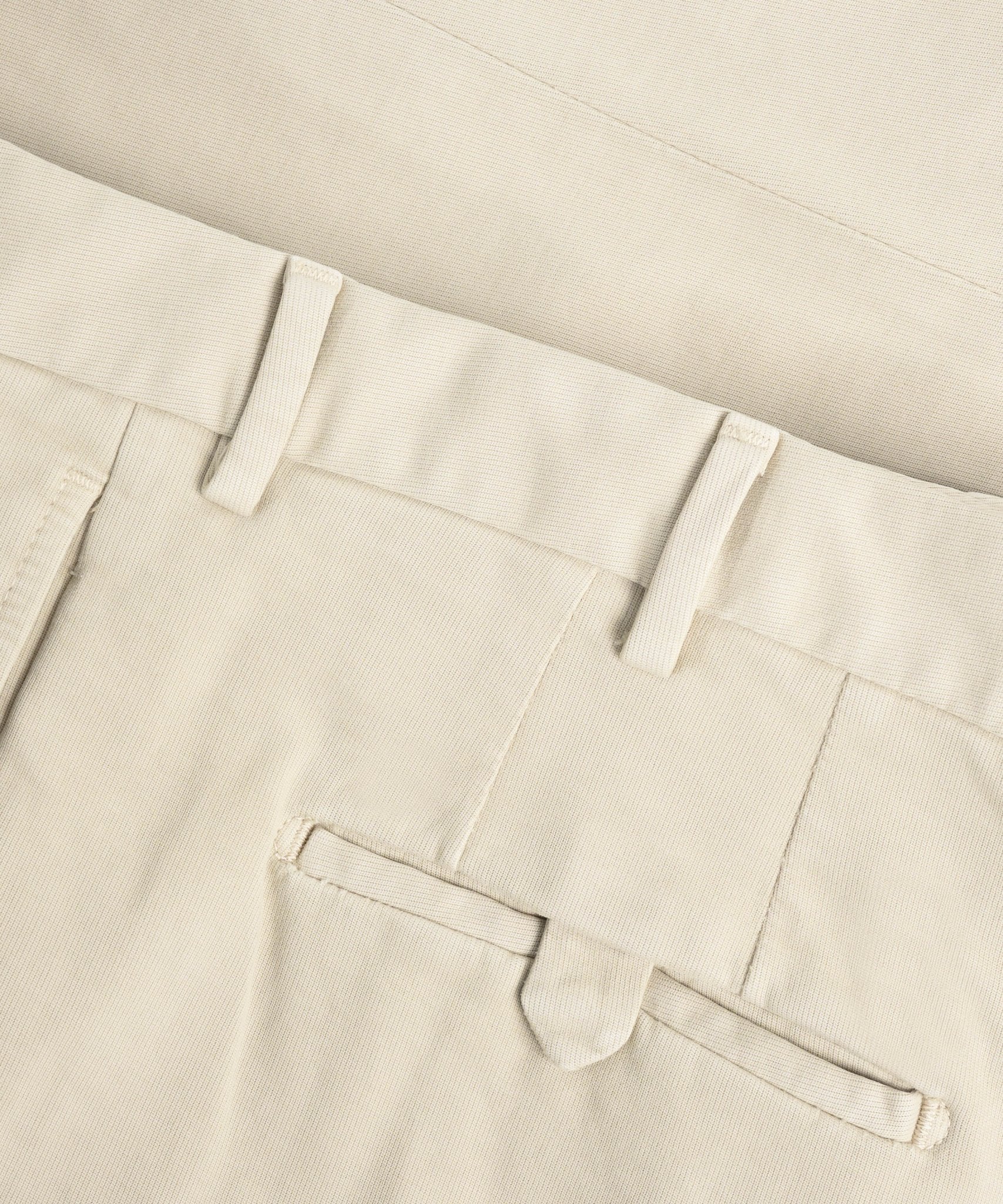 SOCI3TY Pleated pantalon Supima cotton stretch zand - THE SOCIETY SHOP