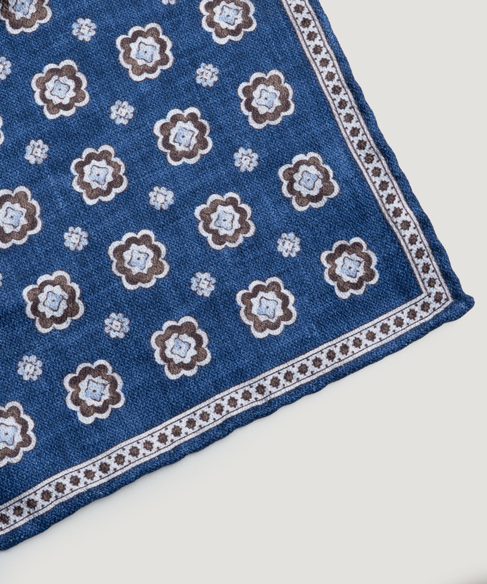 SOCI3TY Handmade Pochet floral zijde blauw - THE SOCIETY SHOP