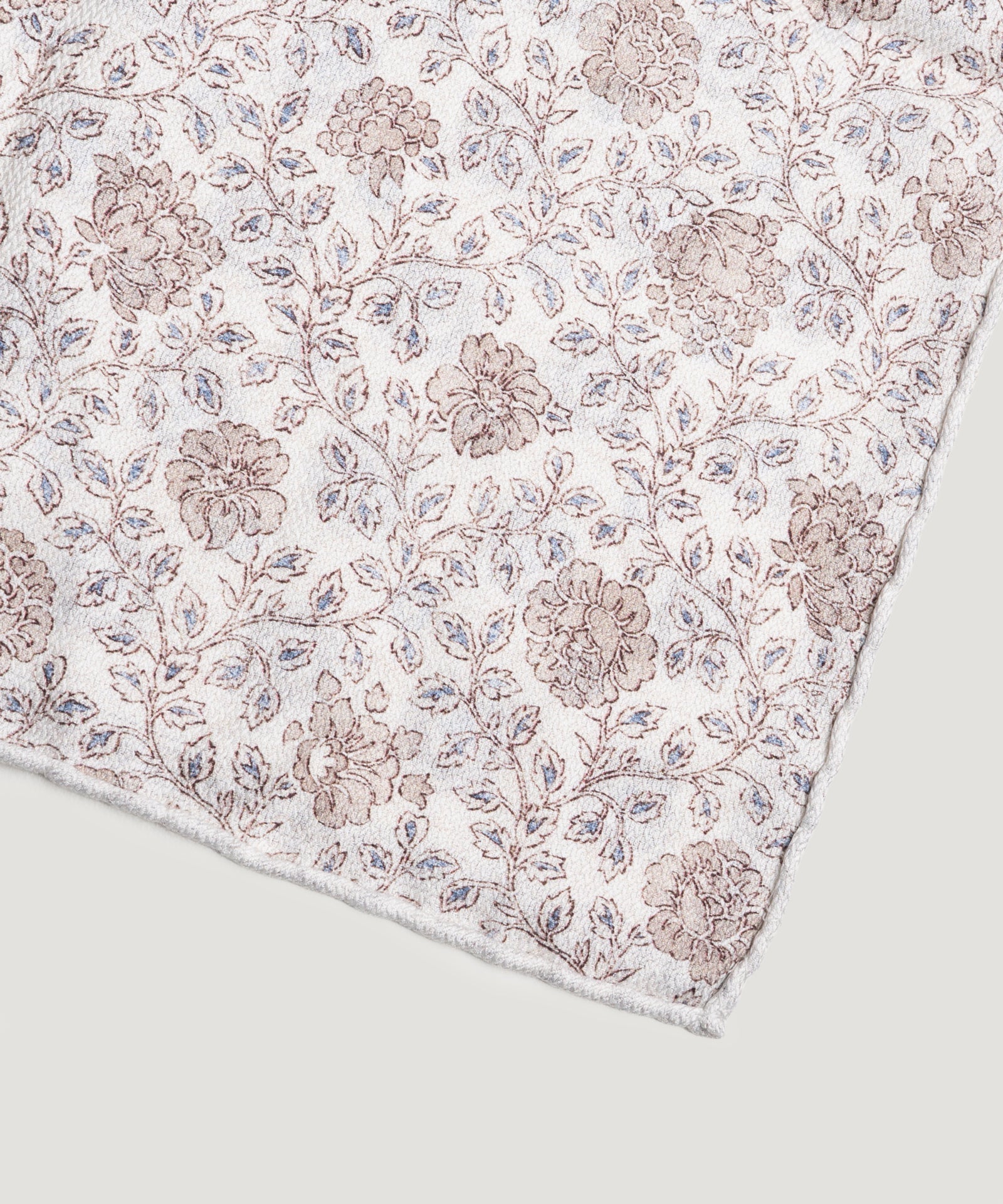 SOCI3TY Handmade Pochet floral zijde lichtgrijs - THE SOCIETY SHOP