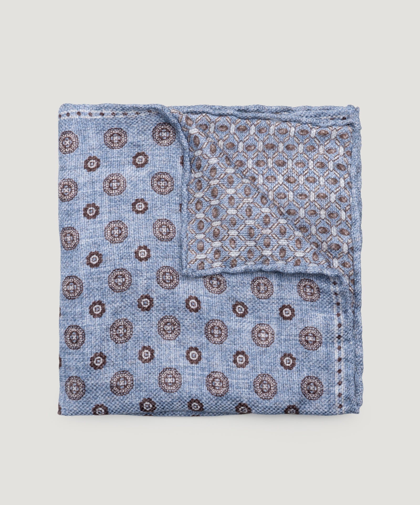 SOCI3TY Handmade Pochet medaillon linnen/zijde lichtblauw - THE SOCIETY SHOP