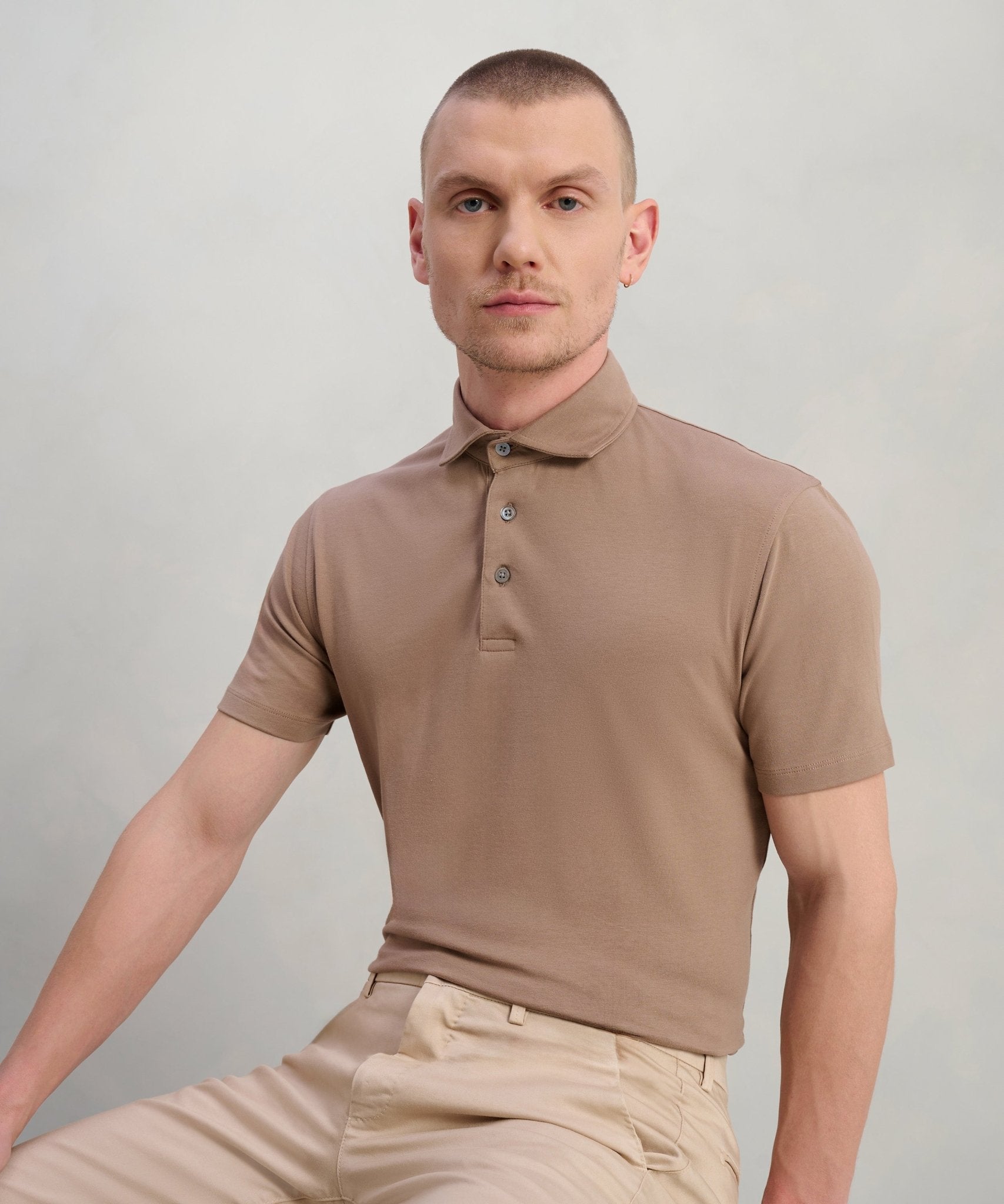 SOCI3TY Polo fine cotton jersey stretch mid sand - The Society Shop