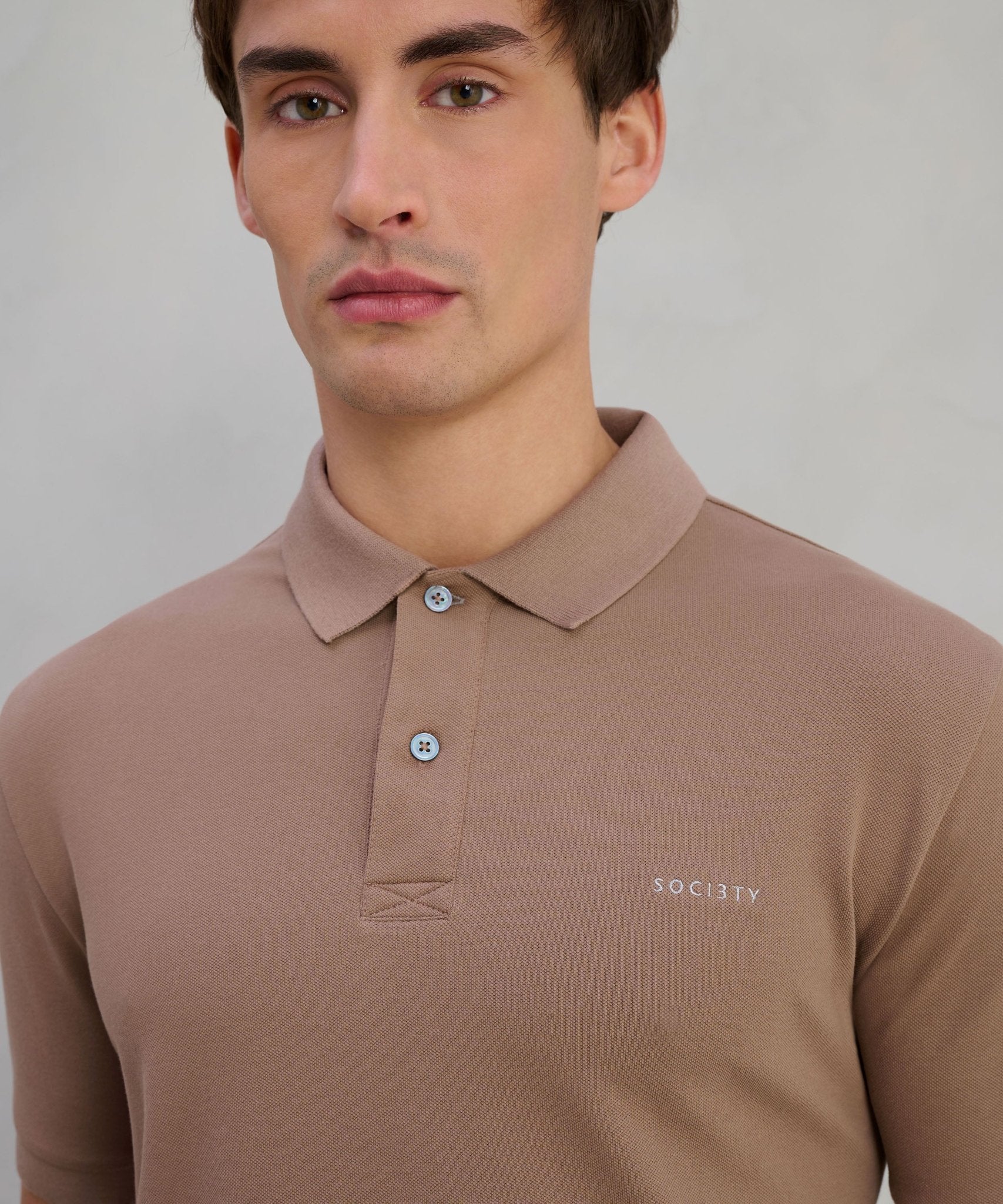 SOCI3TY Polo katoen piqué stretch lichtbruin - THE SOCIETY SHOP