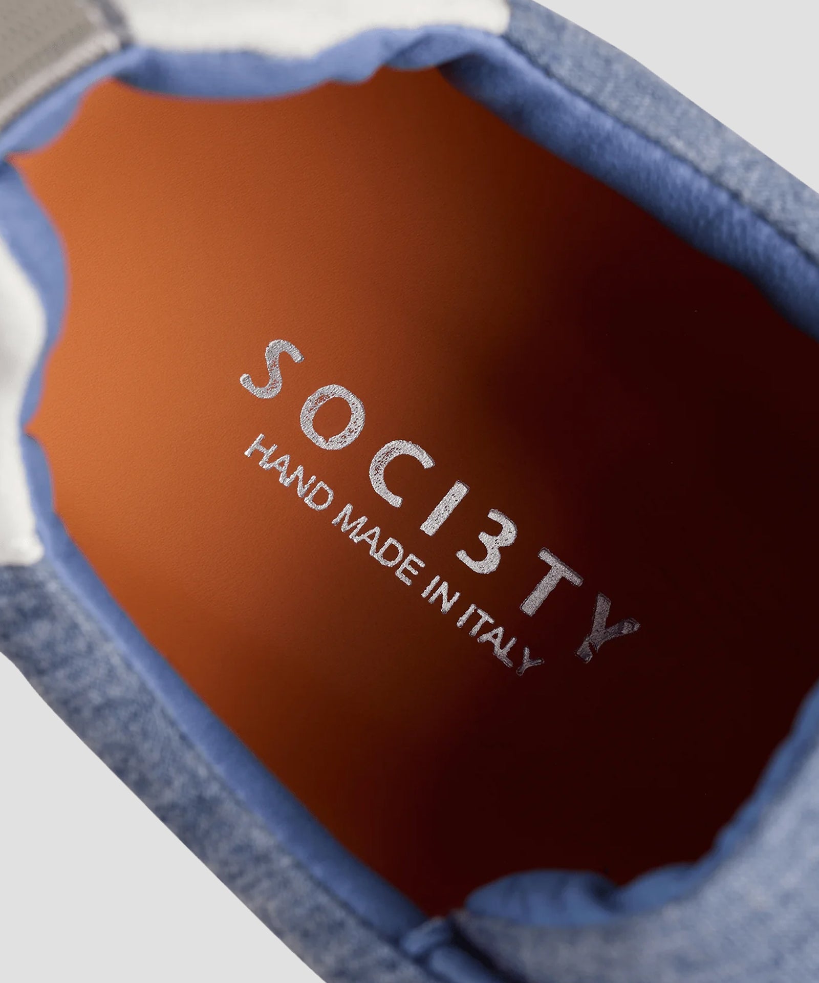 SOCI3TY Runner cashmere/suède lichtblauw - The Society Shop