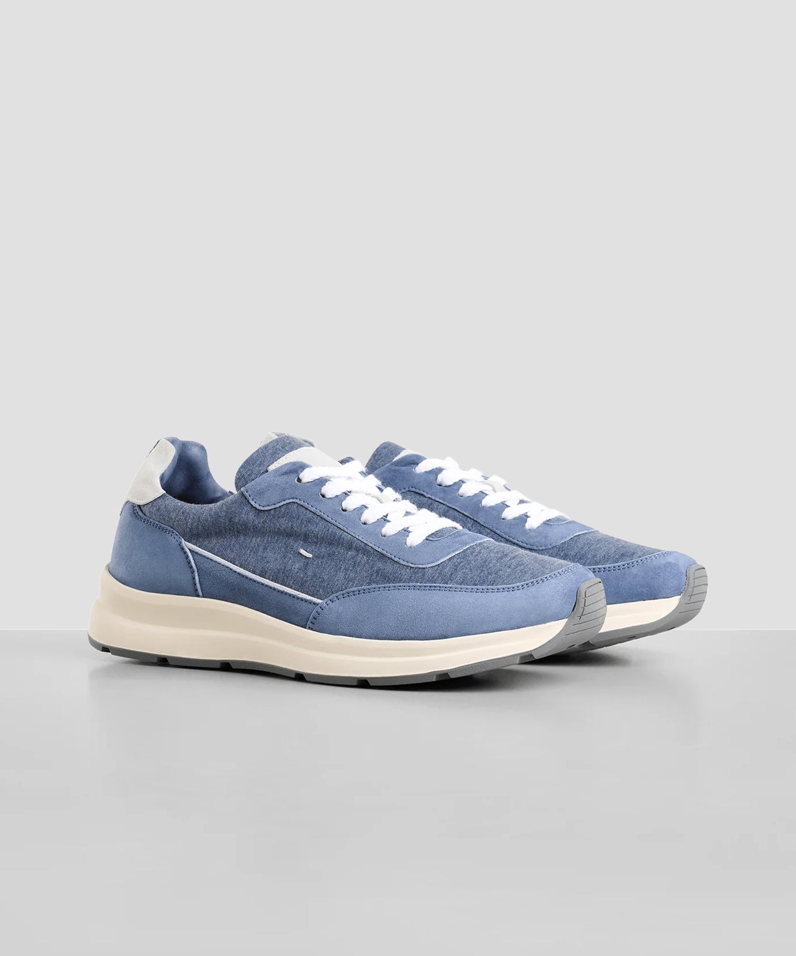 SOCI3TY Runner cashmere/suède lichtblauw - The Society Shop