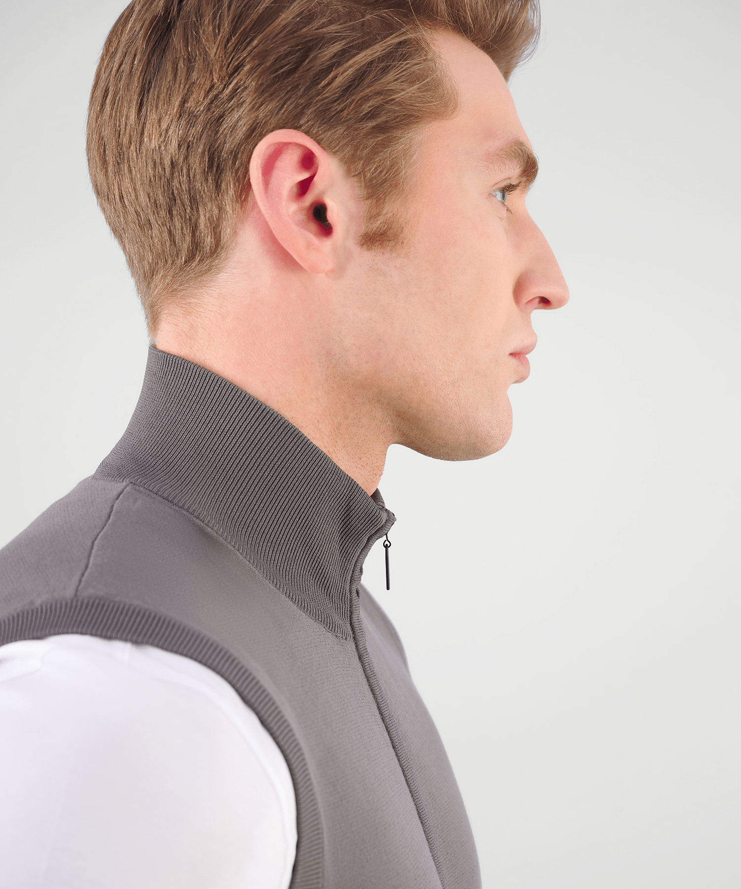 SOCI3TY Sleeveless vest techfabric taupe - The Society Shop