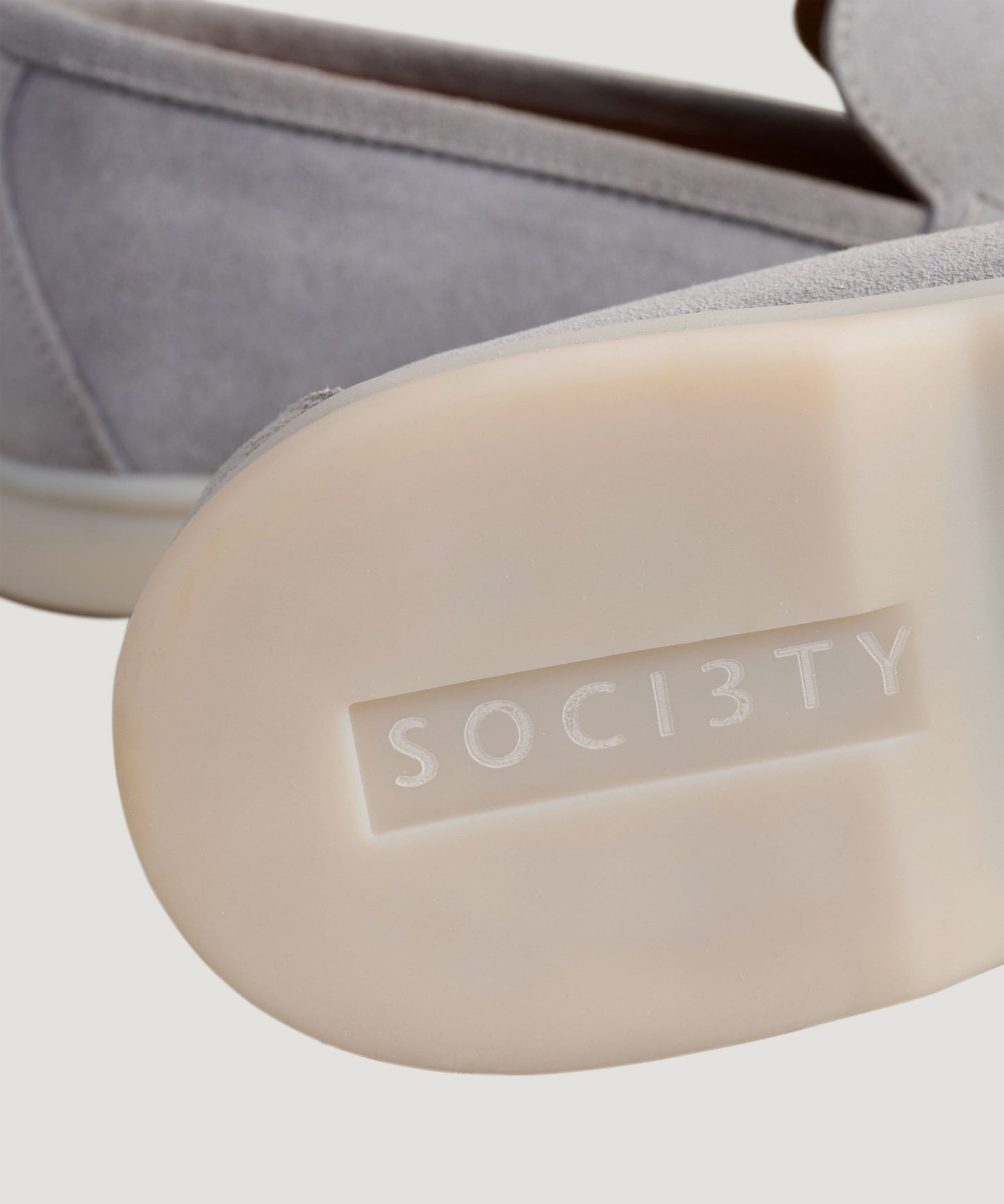 SOCI3TY Summer Loafer suède lichtgrijs - The Society Shop