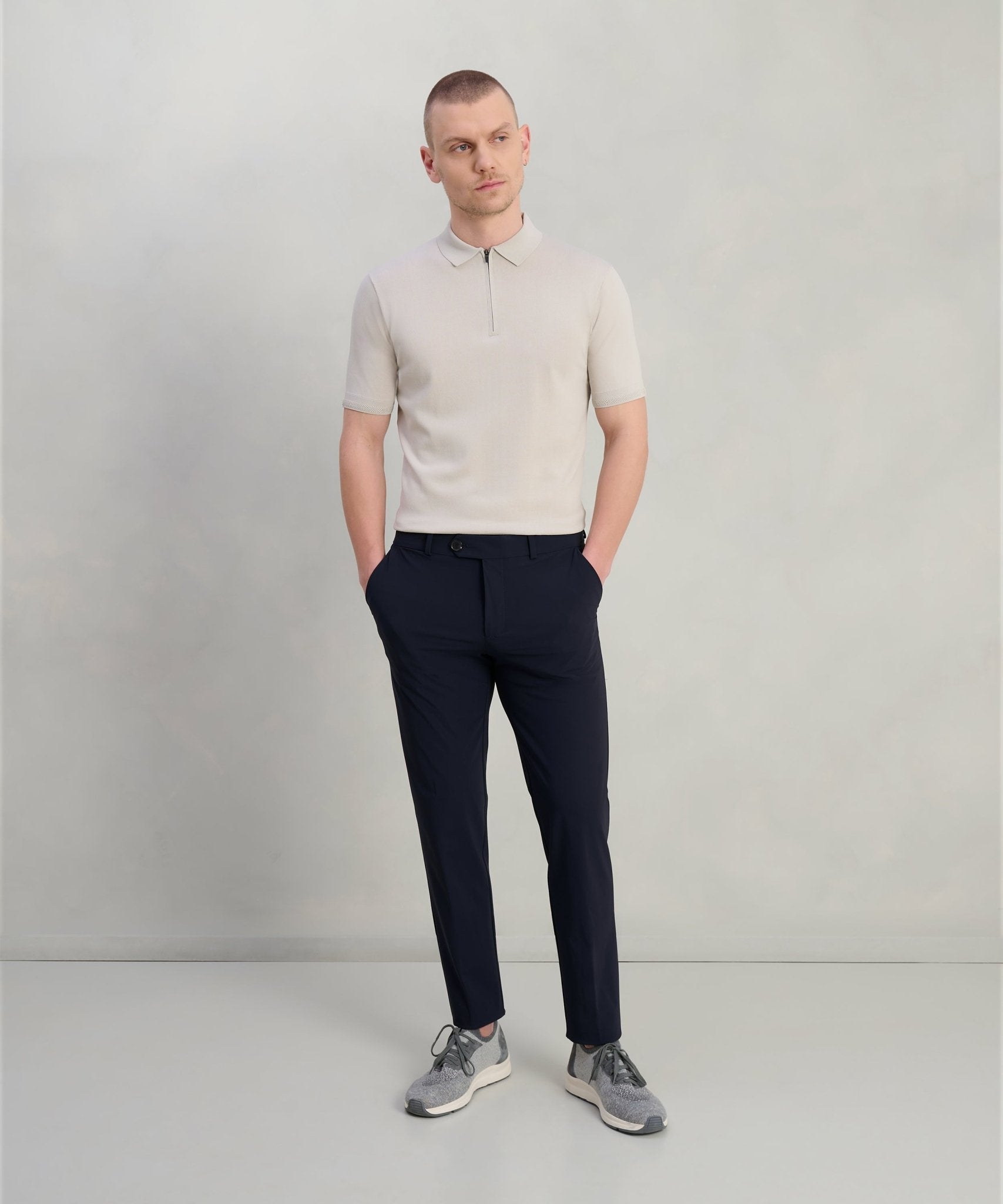 SOCI3TY Tech knit polo met rits beige - The Society Shop