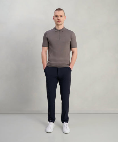 SOCI3TY Tech knit polo met rits bruin - The Society Shop