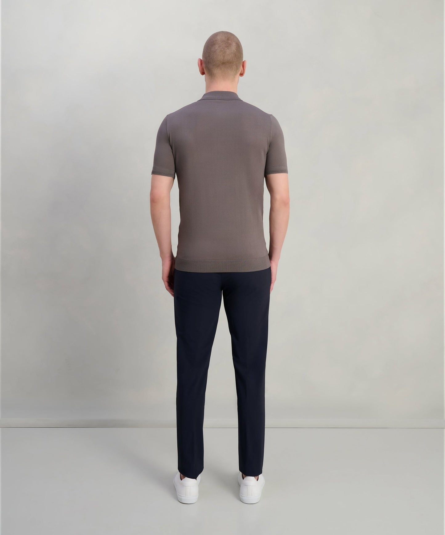 SOCI3TY Tech knit polo met rits bruin - The Society Shop