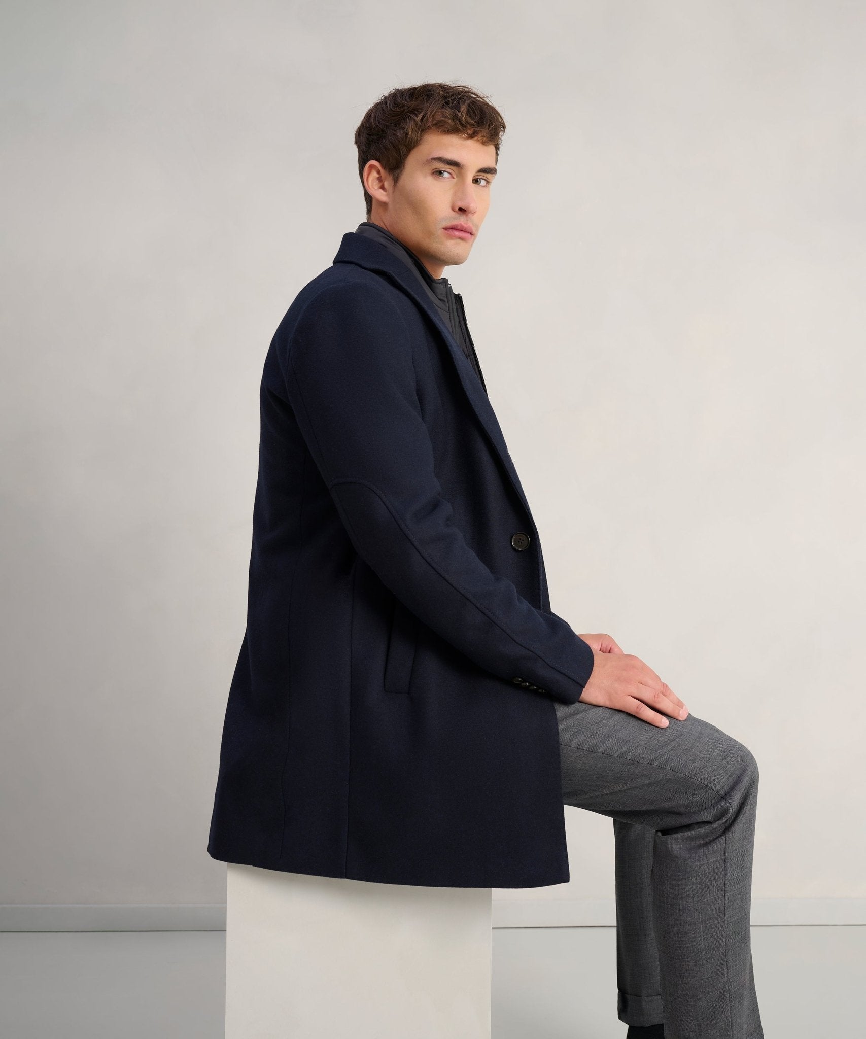 SOCI3TY The Coat wol/kasjmier donkerblauw visgraat - The Society Shop