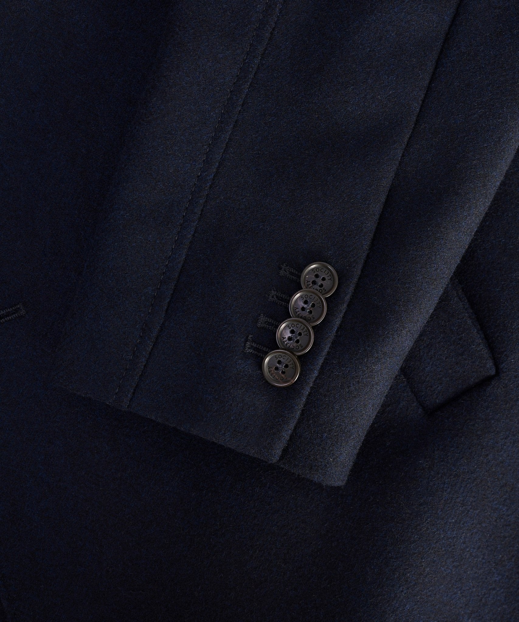 SOCI3TY The Coat wol/kasjmier donkerblauw visgraat - The Society Shop