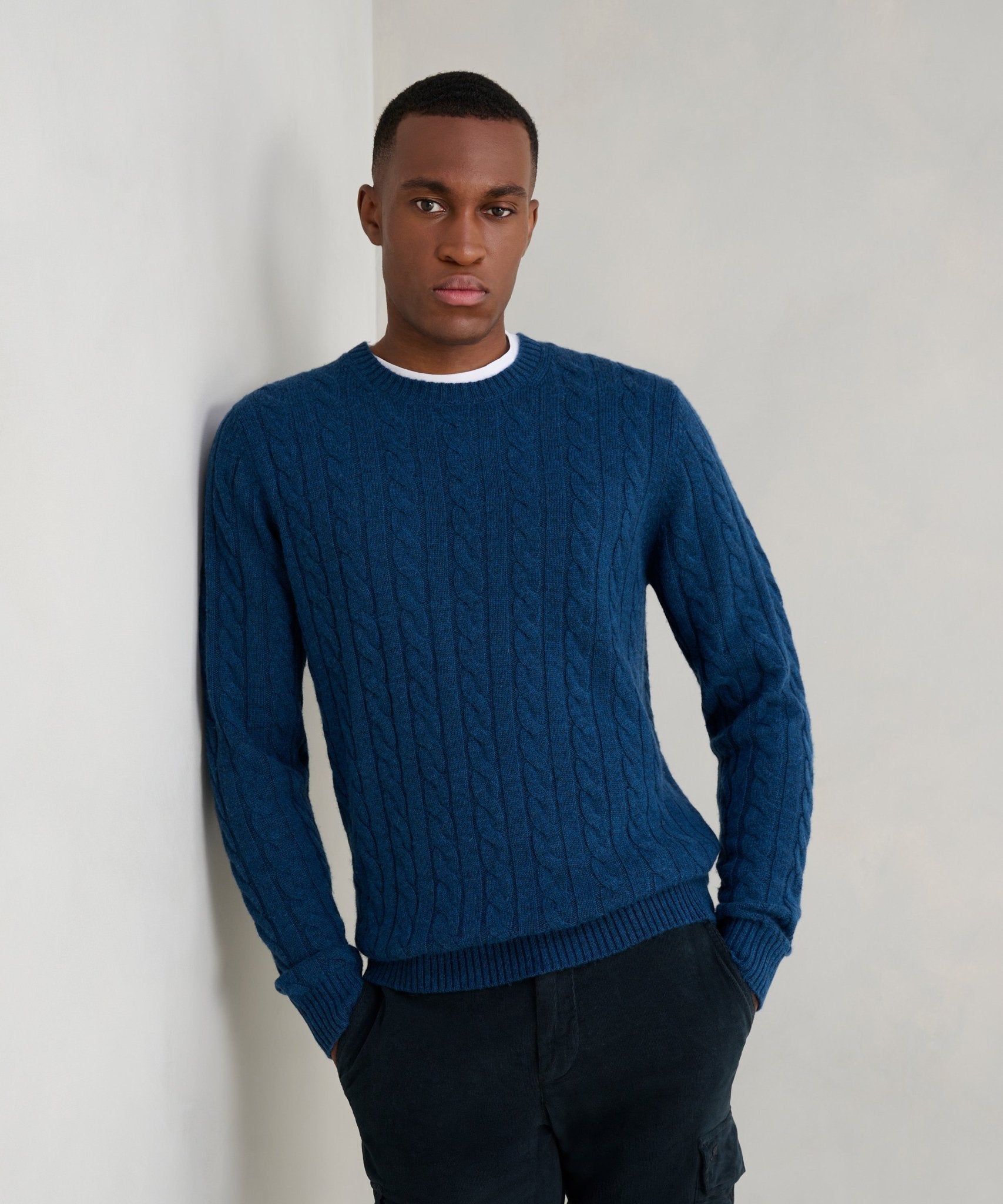 SOCI3TY Trui crewneck cable knit merinowol/kasjmier blauw - The Society Shop