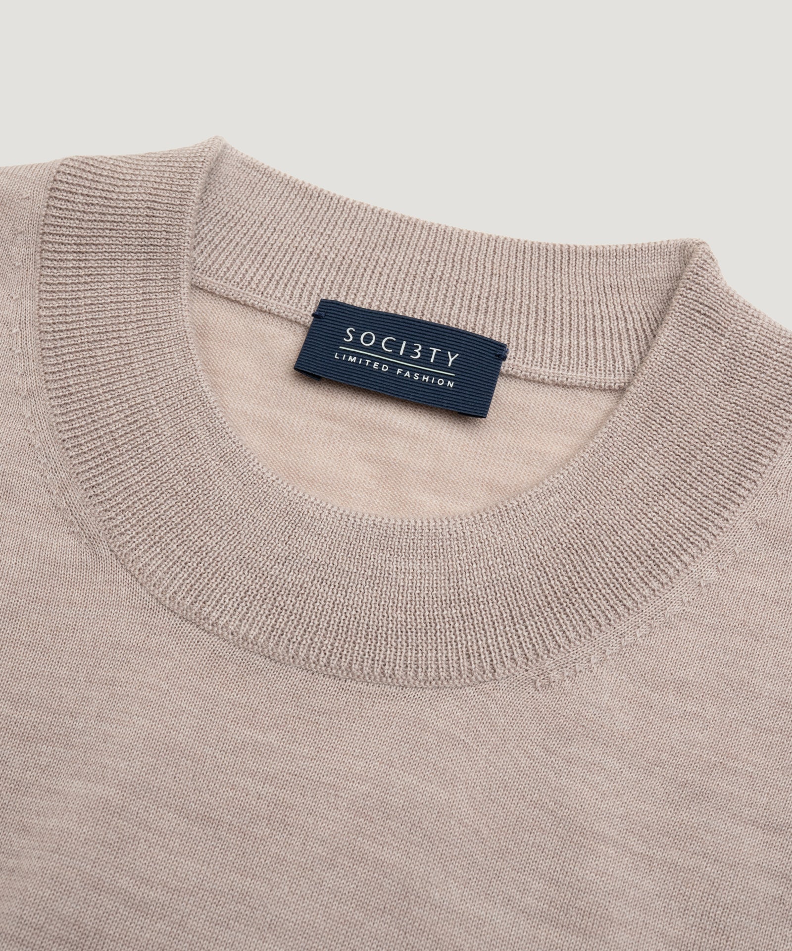 SOCI3TY Limited Fashion Trui crewneck extra fine merino taupe - THE SOCIETY SHOP