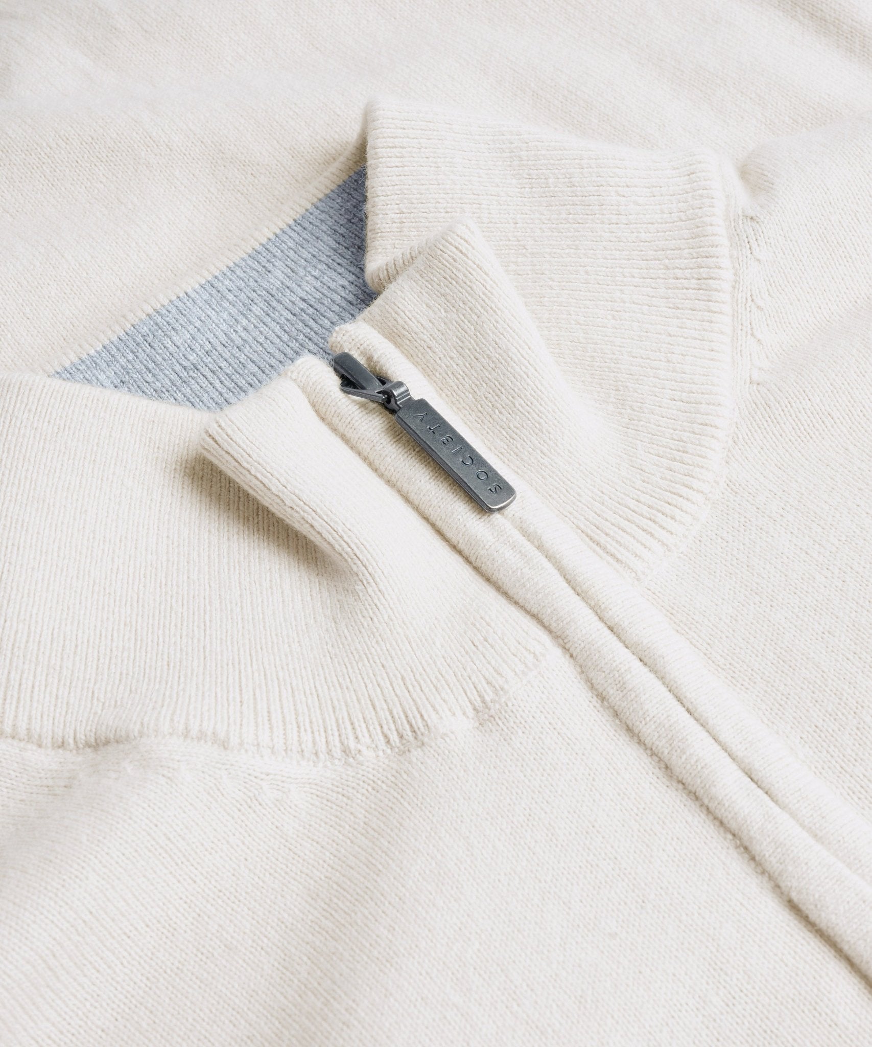 SOCI3TY Limited Trui half - zip Cotton Cashmere off - white - THE SOCIETY SHOP