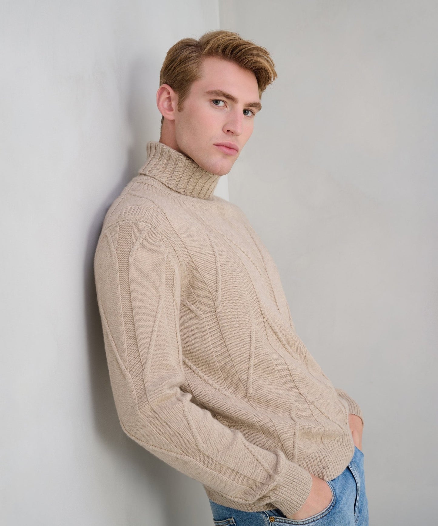 SOCI3TY Trui turtleneck heavy cable knit wol/kasjmier beige - The Society Shop