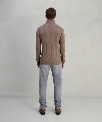 SOCI3TY Trui turtleneck heavy cable knit wol/kasjmier bruin - The Society Shop